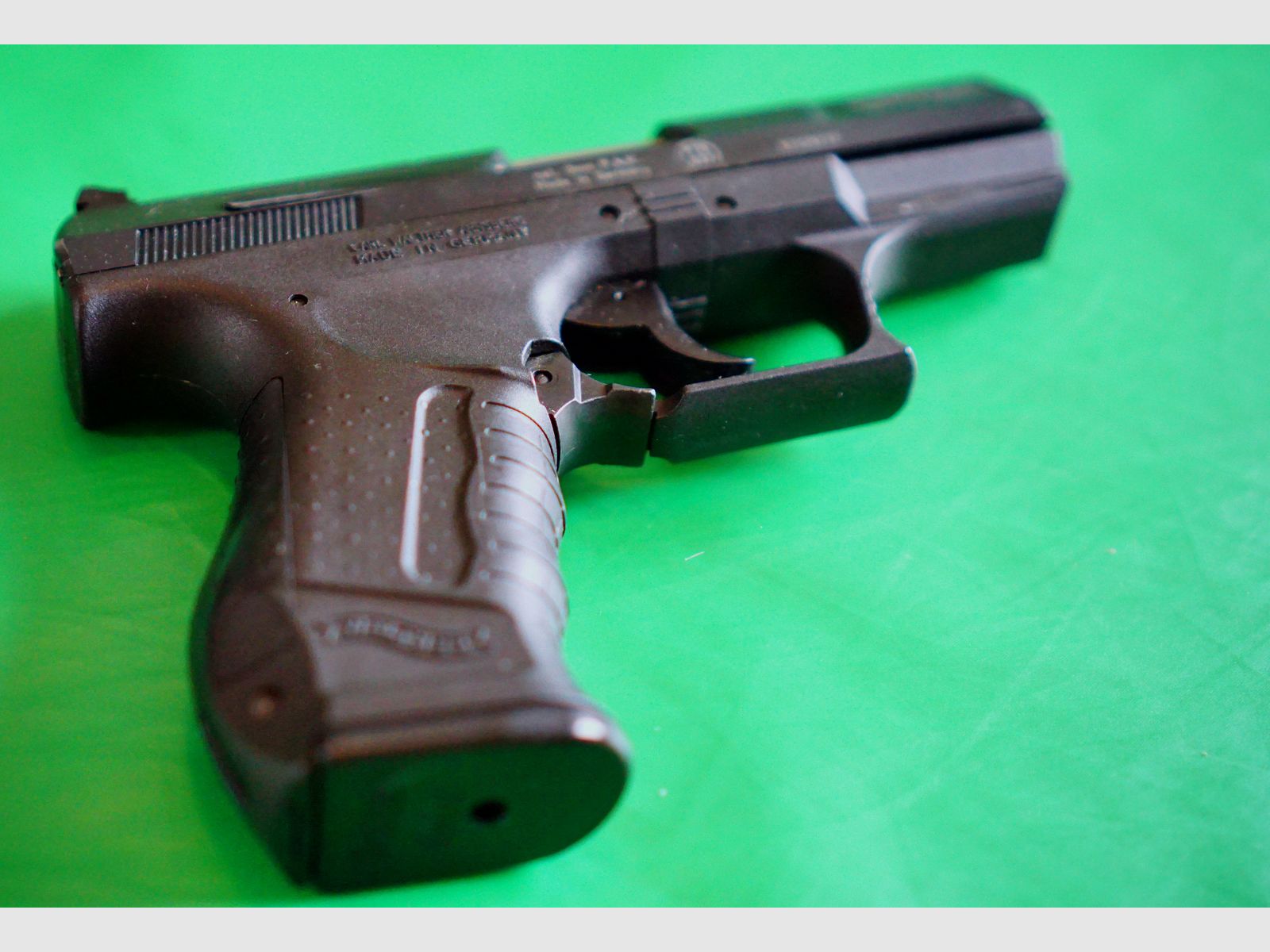 Walther P99 blank firing pistol 9mm P.A.K. (PTB 637) with holster - P 99 with EXTRA deep barrel block