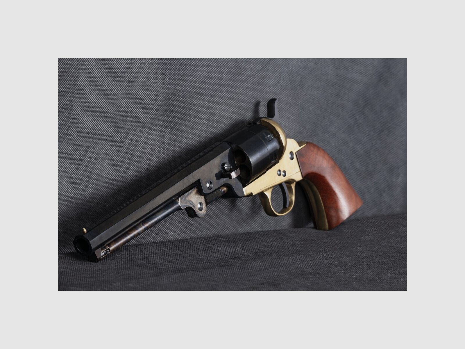 Replique 1851 Navy Laiton Cal 44 Pn, image 3 sur 3