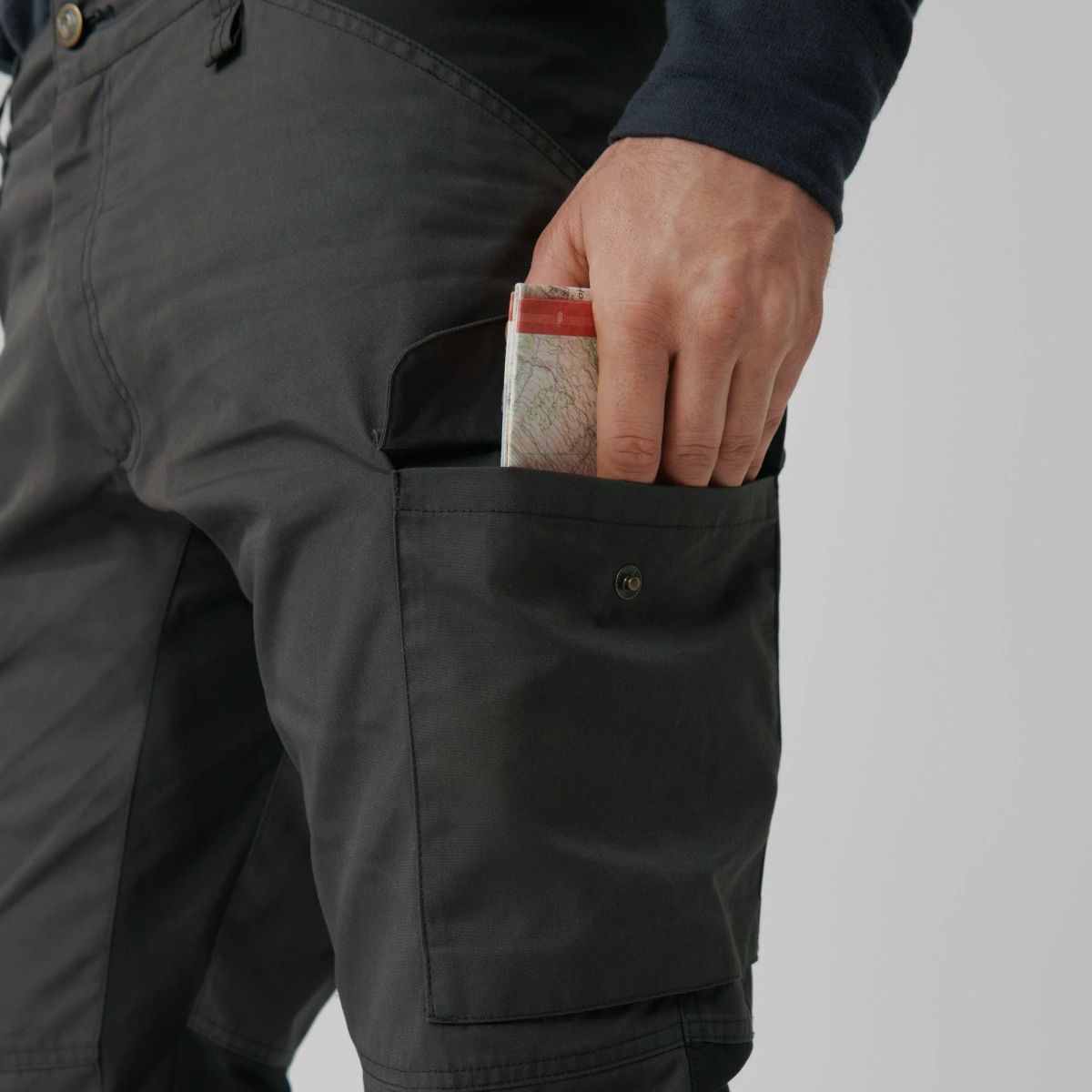 FJÄLLRÄVEN Kaipak Trousers M Regular Dark Grey-Black