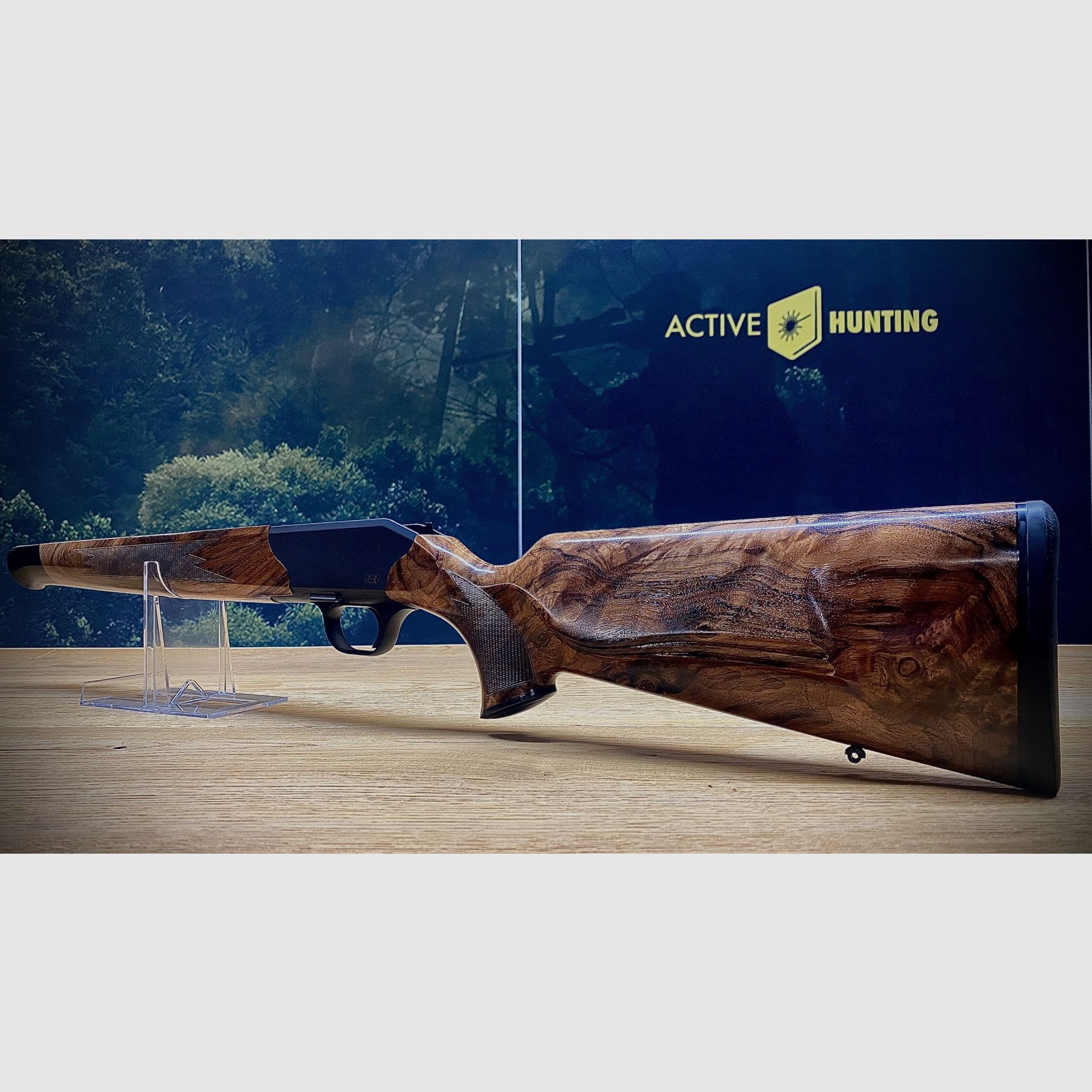 Blaser R8 Schaft / Holzklasse 7 / Bayrische Doppelfalzbacke / glänzendes Finish / Logo Schwarz