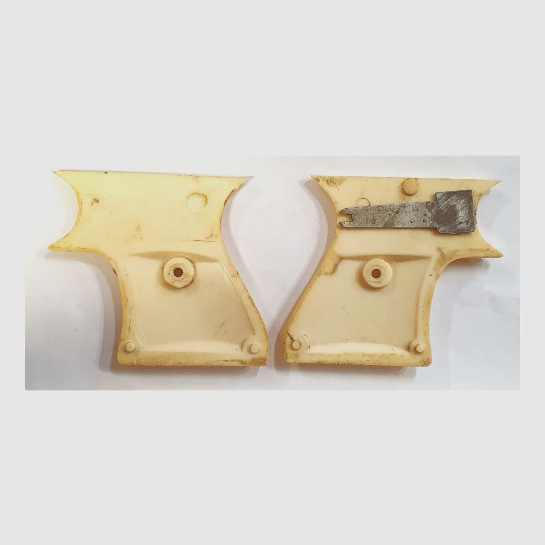 EMGE coppia di pannelli grip per pistola Em-GE modello 320, usati