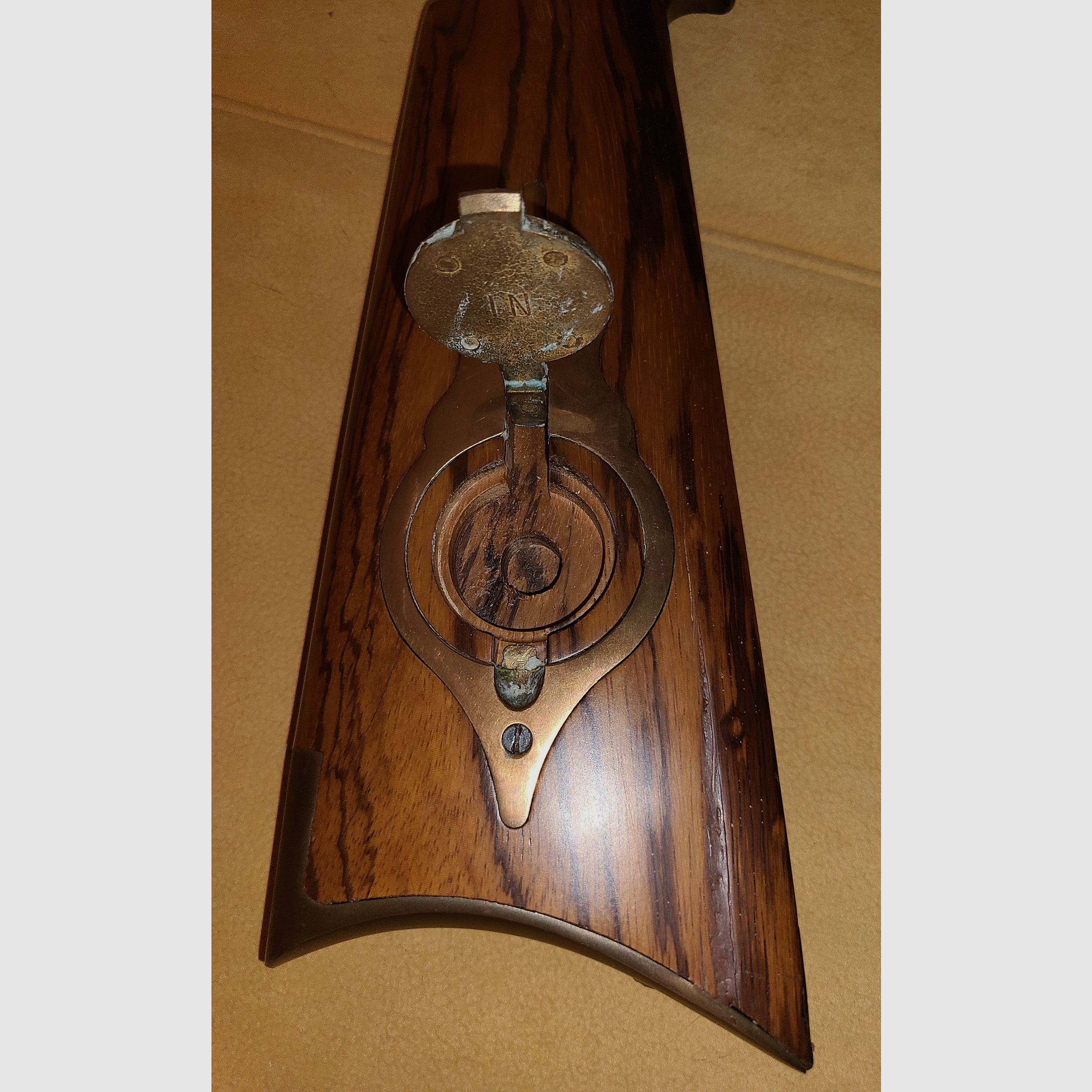 1x FUCILE A PERCUSSIONE / cal. 45 / AH / MARRONE NOCE / CASTAGNO /139936 / POLVERE NERA SCHWARZPULVER / CALCIO IN LEGNO / OTTIME CONDIZIONI