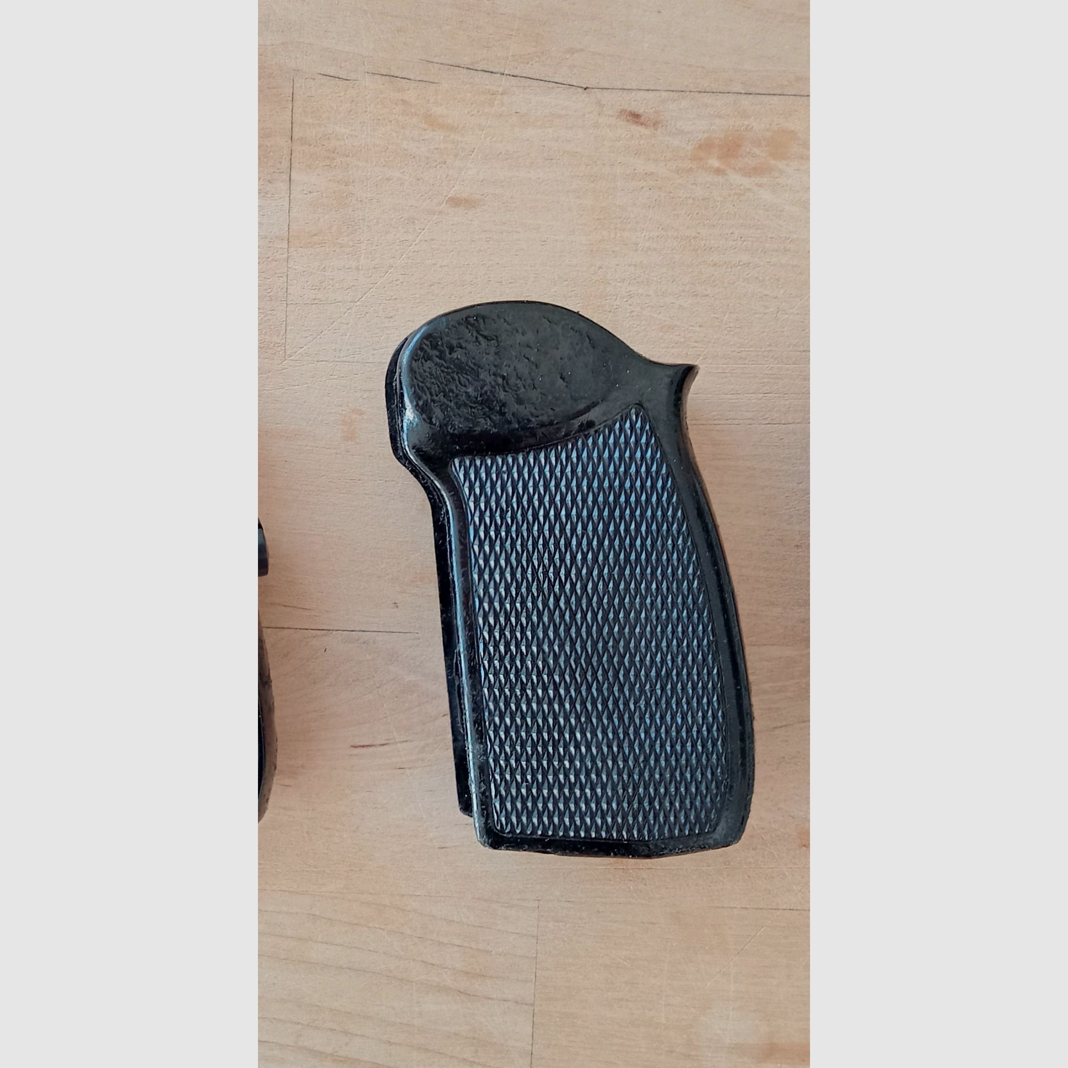 Schwarze Bakelit Griffschale für DDR Polizei Pistole-M inkl. Schraube / Vintage Griff für ost-deutsche Makarov // 8 Schuss PM 9x18, Bild 2 von 7