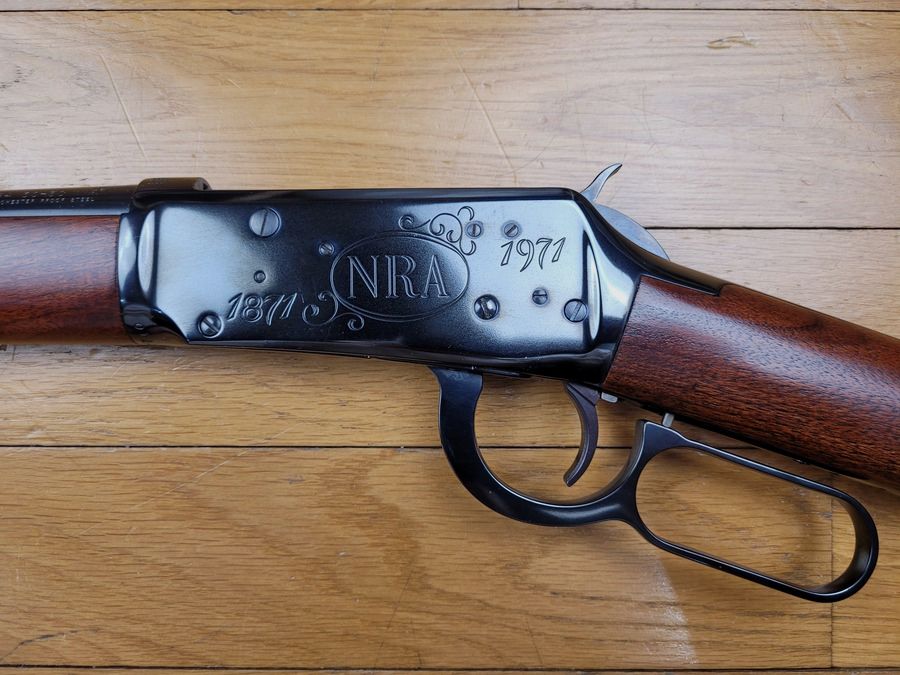 Sehr schöne Winchester Gedenkwaffe – » Centenial NRA » – Musket 1894 – 23.000 Ex. – Wunderschöne Brünierung – 30-30 Win – Perfekter Zustand, Bild 10 von 18