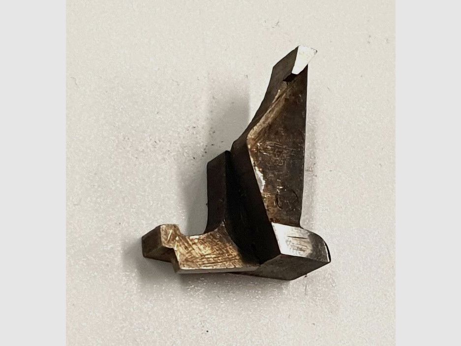 MAB [15]+[16] wyciąg dla PISTOLET AUTOMATIQUE MAB BREVETE MODELE C / D oryginalna część, jak nowa