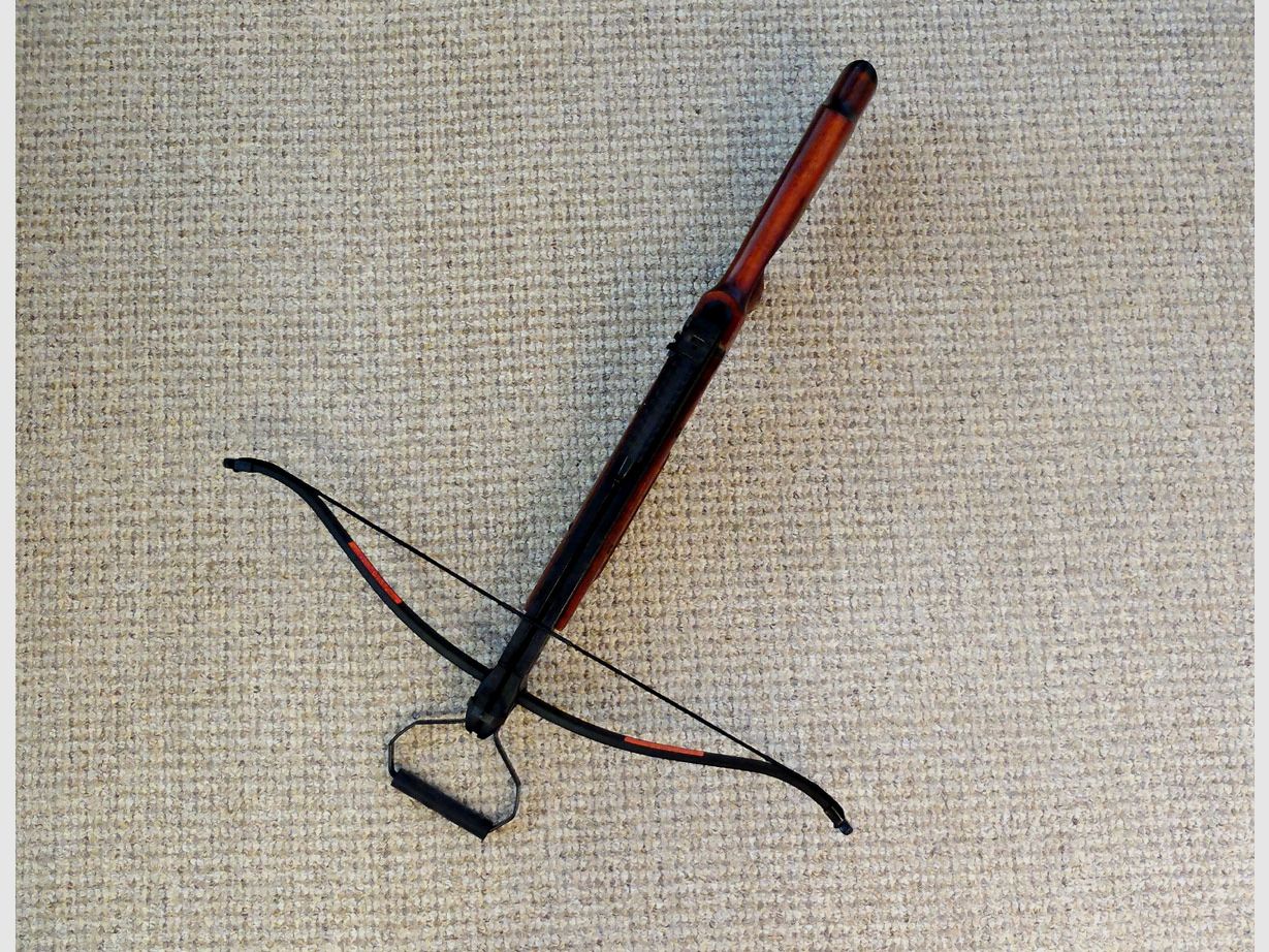 Armbrust mit  Holzschaft und 150lbs - tiptop Zustand.