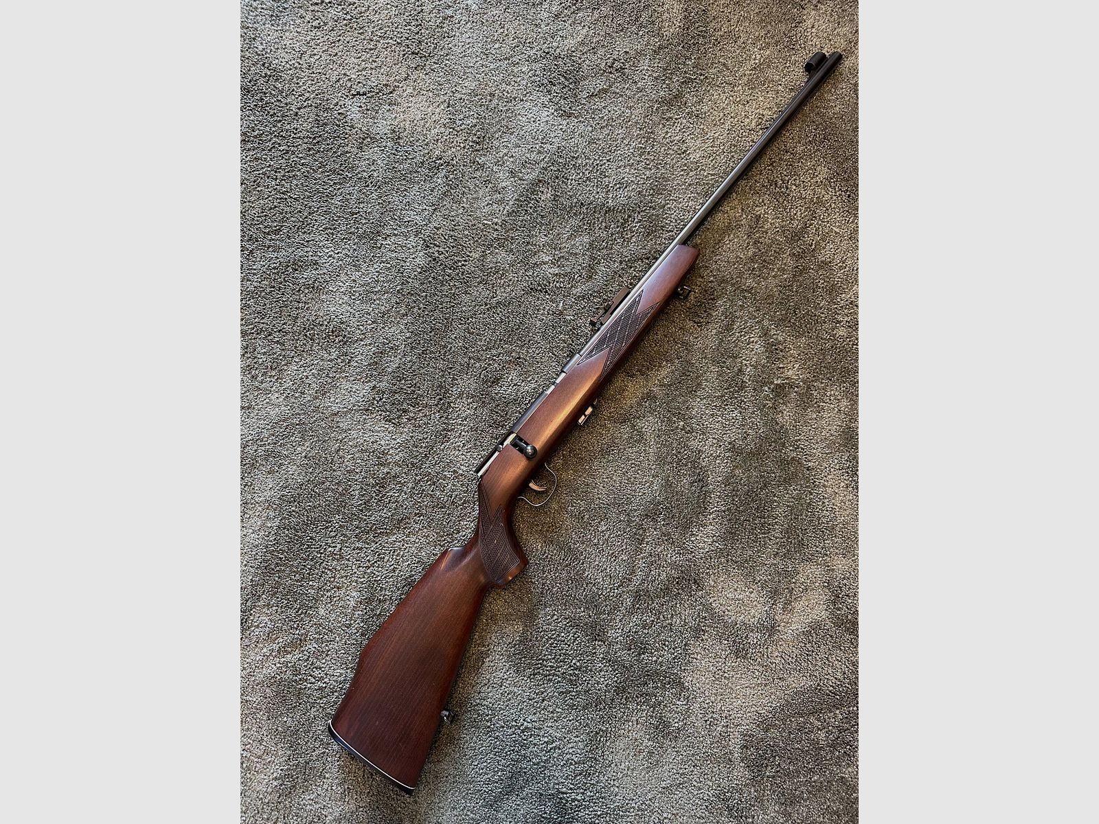 Voere Sportkarabiner Kaliber .22 lr – Holzschaft – mit Magazin