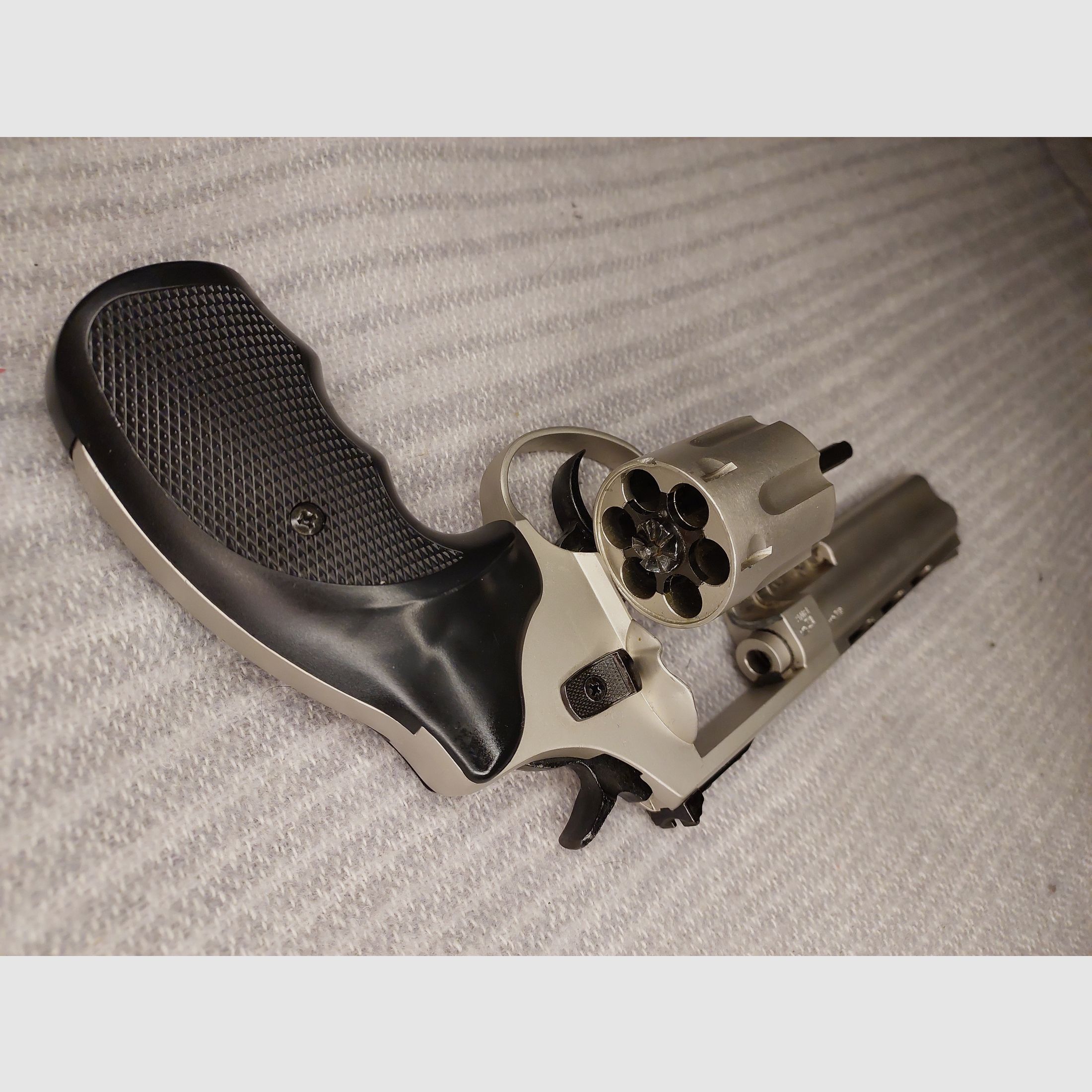 Ekol Viper revolver à blanc de 4,5 pouces nickelé 9 mm R.K. (PTB 1003)