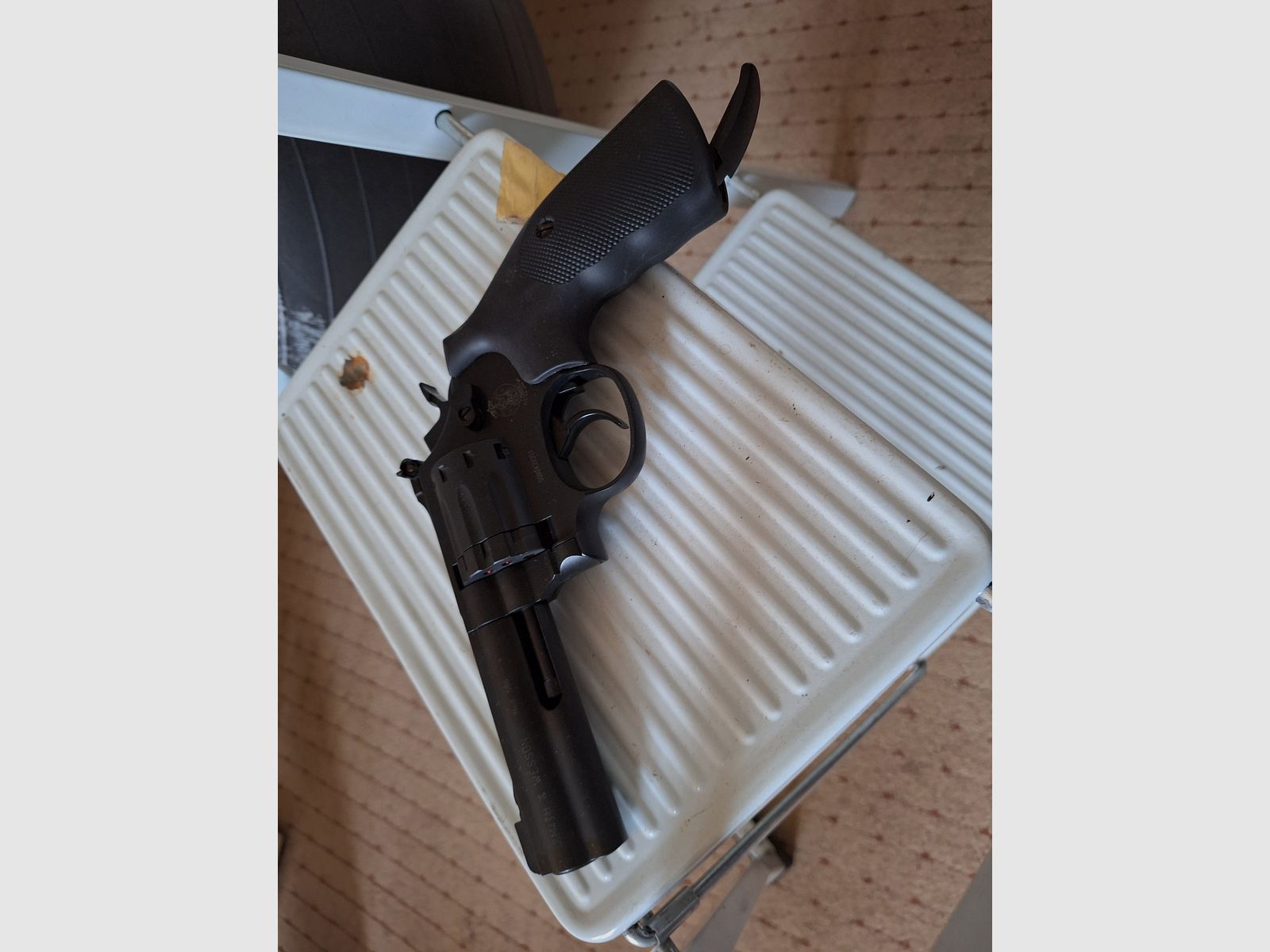 Smith & Wesson Co2- Revolver 4" im cal. 4,5mm 