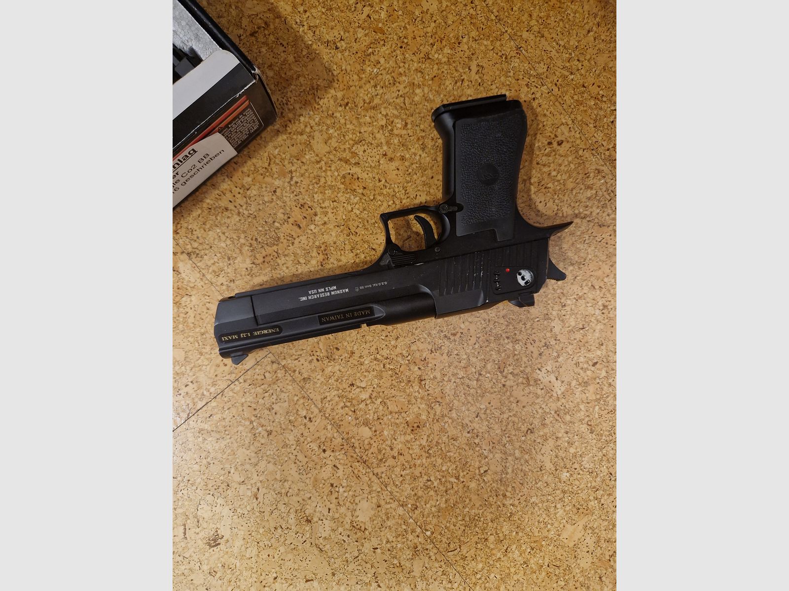 Desert Eagle .50AE CO2 semi-automatic