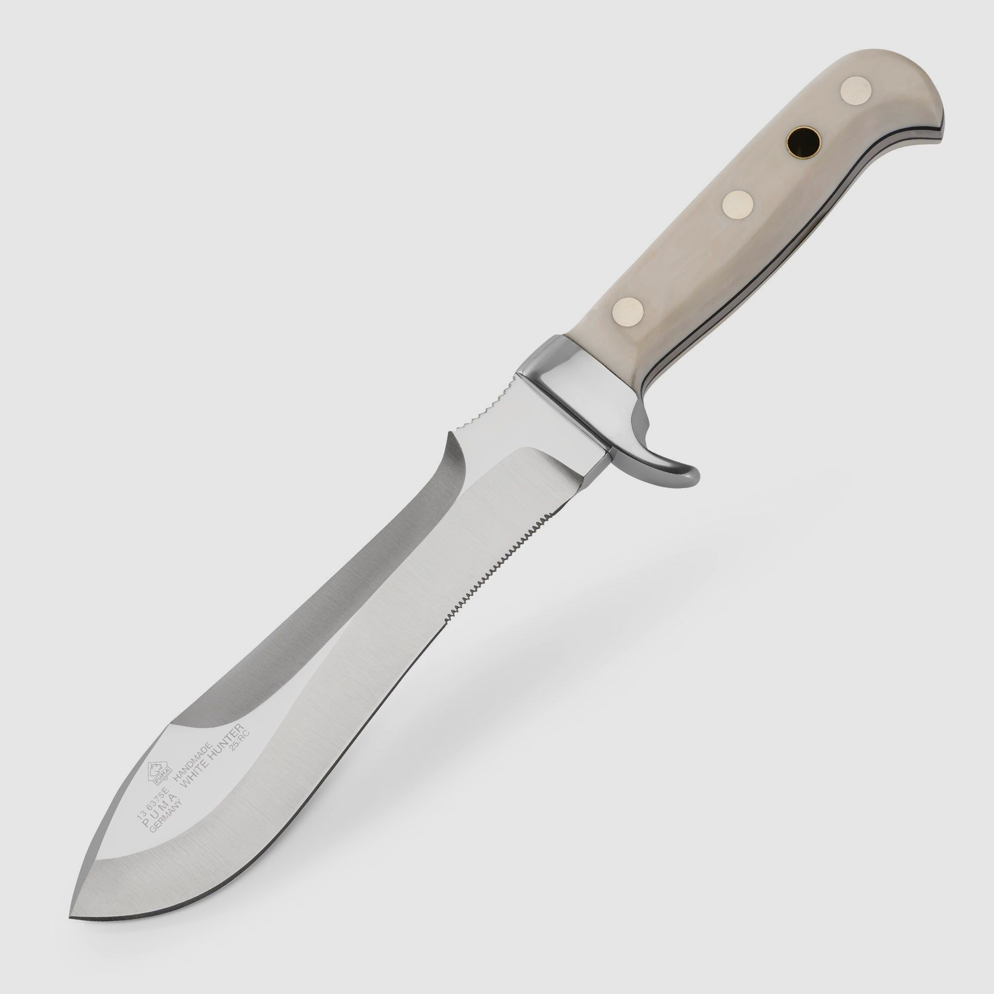 PUMA white hunter, Elefant mit Holz-Geschenkbox