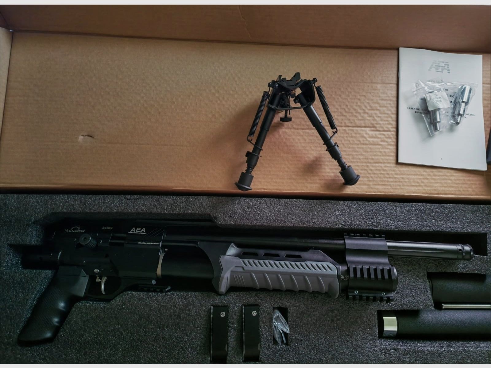 GoGun AEA Megalodon F-Series 7.5 Joule | Cal .50 Air / PCP Rifle | with JADS double tank | Bipod | Tank clamp | 2x 12 shot aluminum magazines | + grip stabilizer inserts | with accessories & invoice
