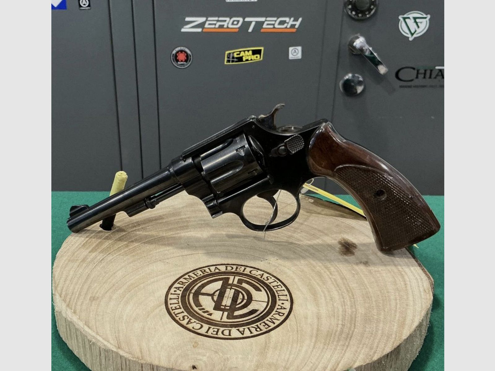 REVOLWER BERNARDELLI KALIBER 22LR