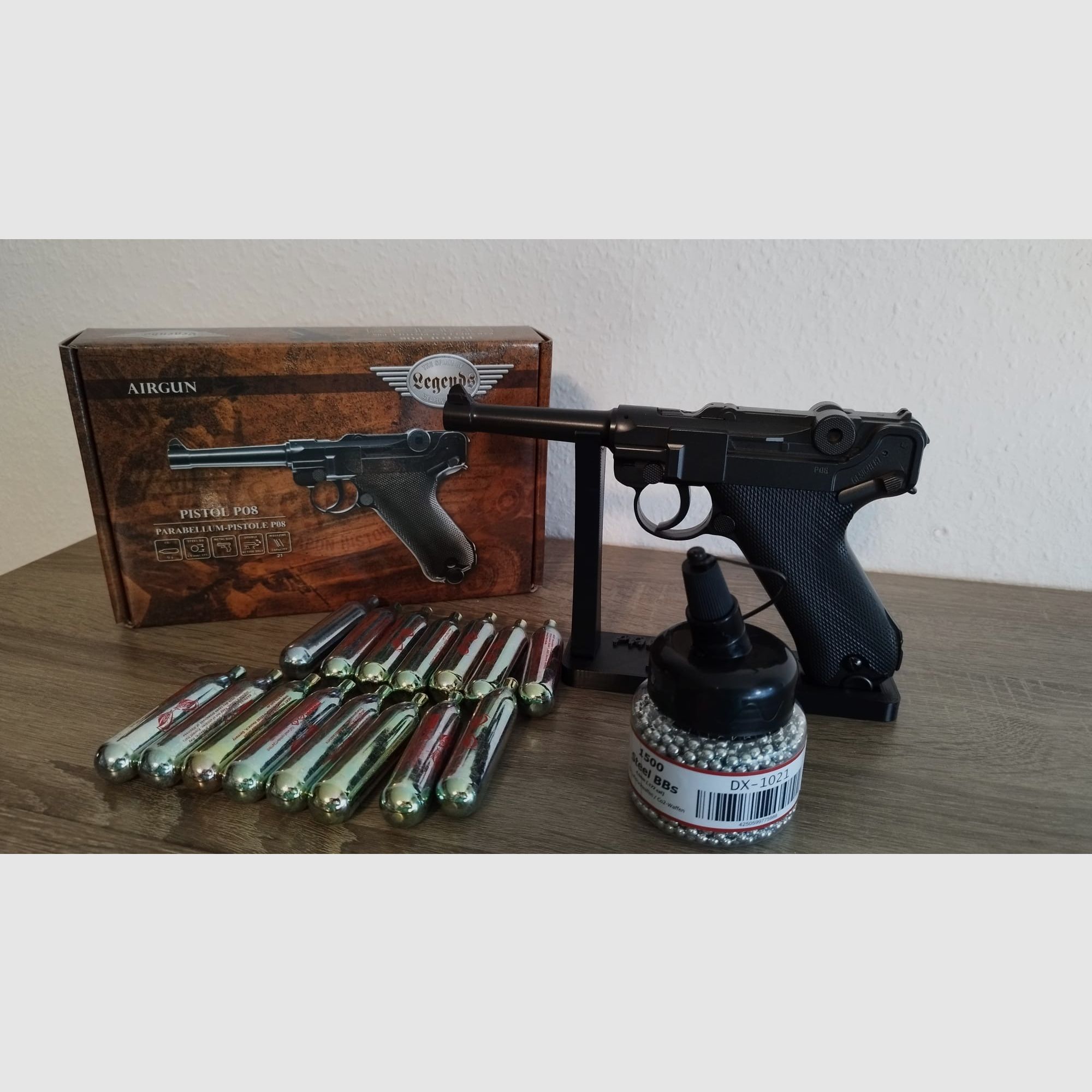 Umarex Legends P08 Metallausführung mit Zubehör CO2 4,5mm BB Pistole