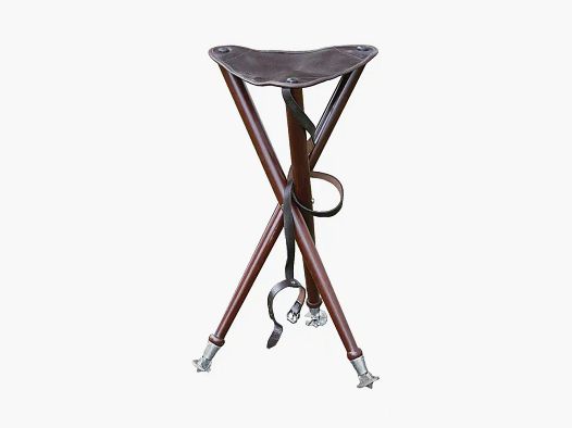 Three-legged hunting chair with metal tips