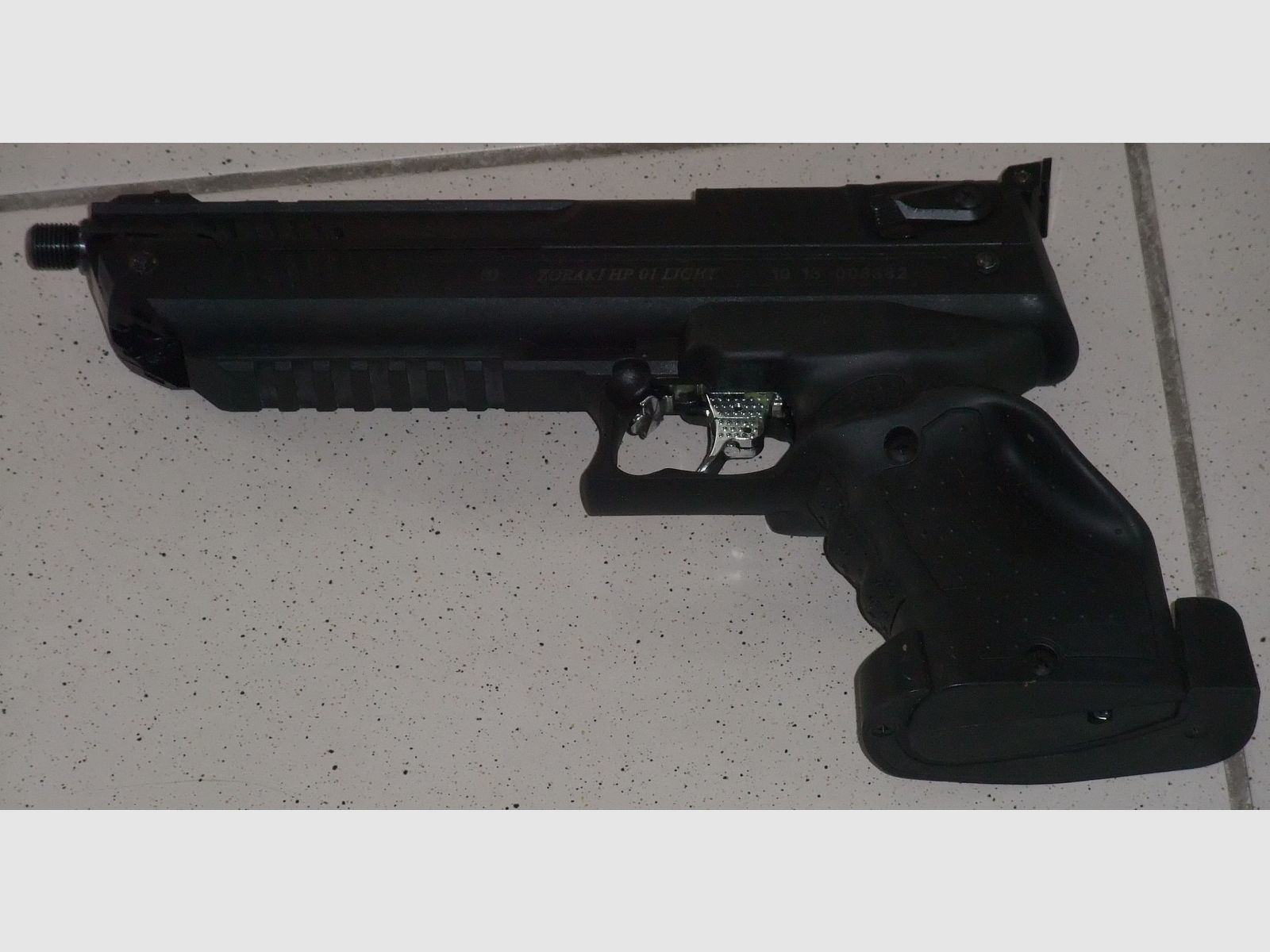 Vorkompressions-Luftpistole Zoraki HP 01 mit Rechtsgriff Kaliber 4,5 mm mit Schalldämpferadapter