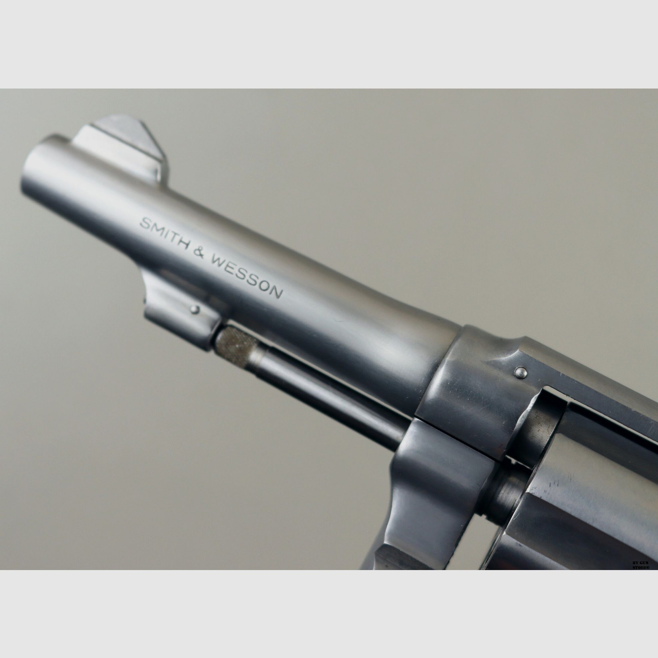 Revolver Smith & Wesson mod. 64 cal. 38 Sp matr. D525655, image 6 of 12
