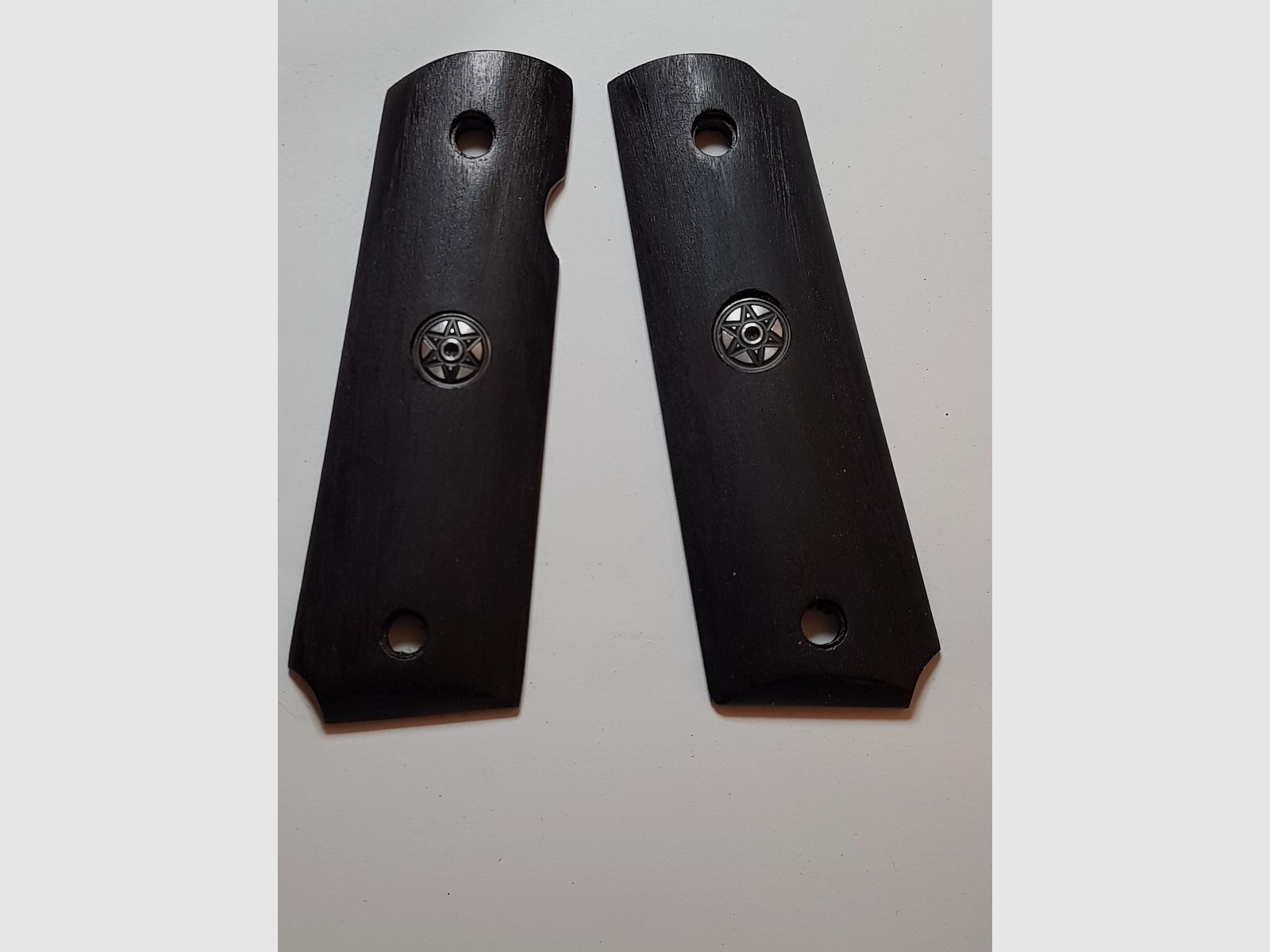 RESERVIERT Griffschalen der Colt 1911 oder ME Sport 1911, siehe Bild. 
