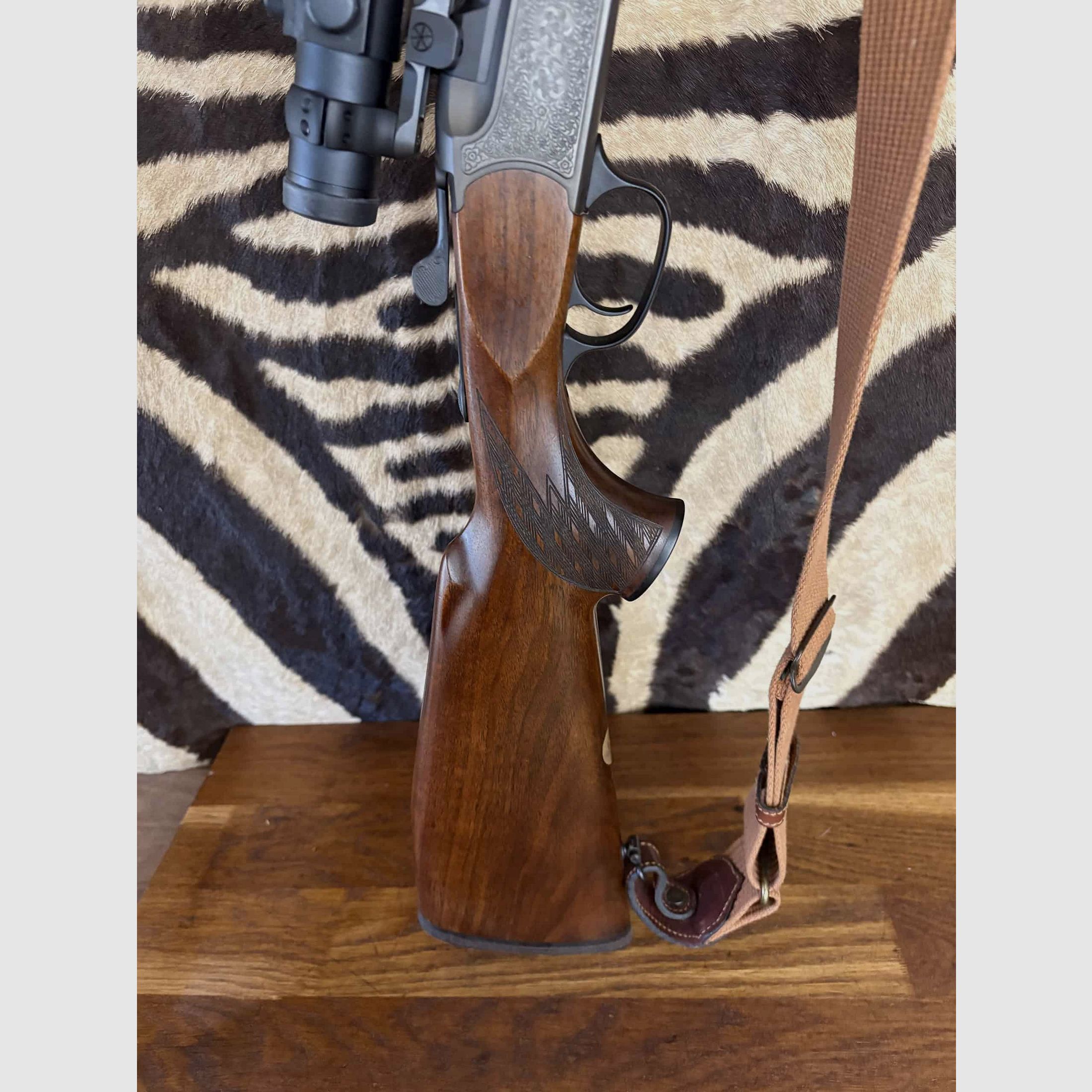 Blaser K95 Luxe Gravée Repetierbüchse Kal. 7RM – ca. 65cm – Rotpunktvisier Ultra Dot, Bild 9 von 9