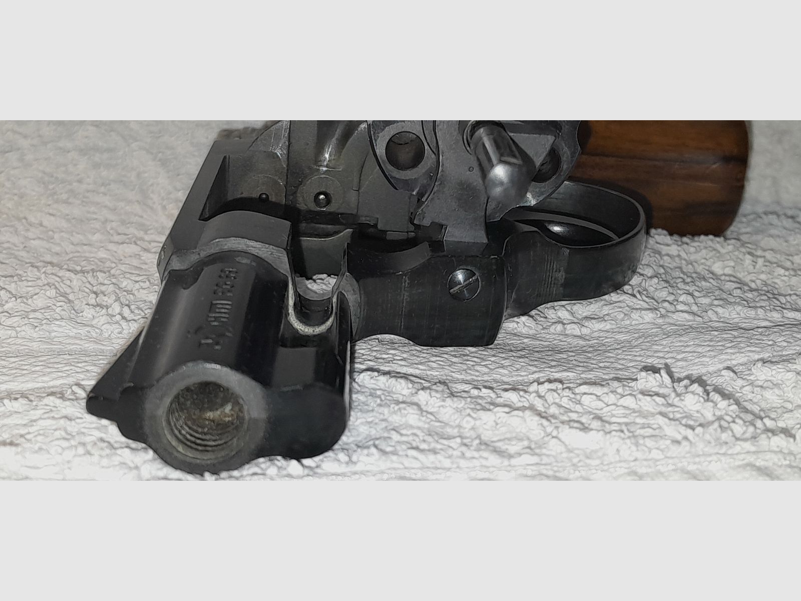 Röhm RG 69 blank firing revolver with steel cylinder and real wood grip, incl. 48 pieces of blank cartridges