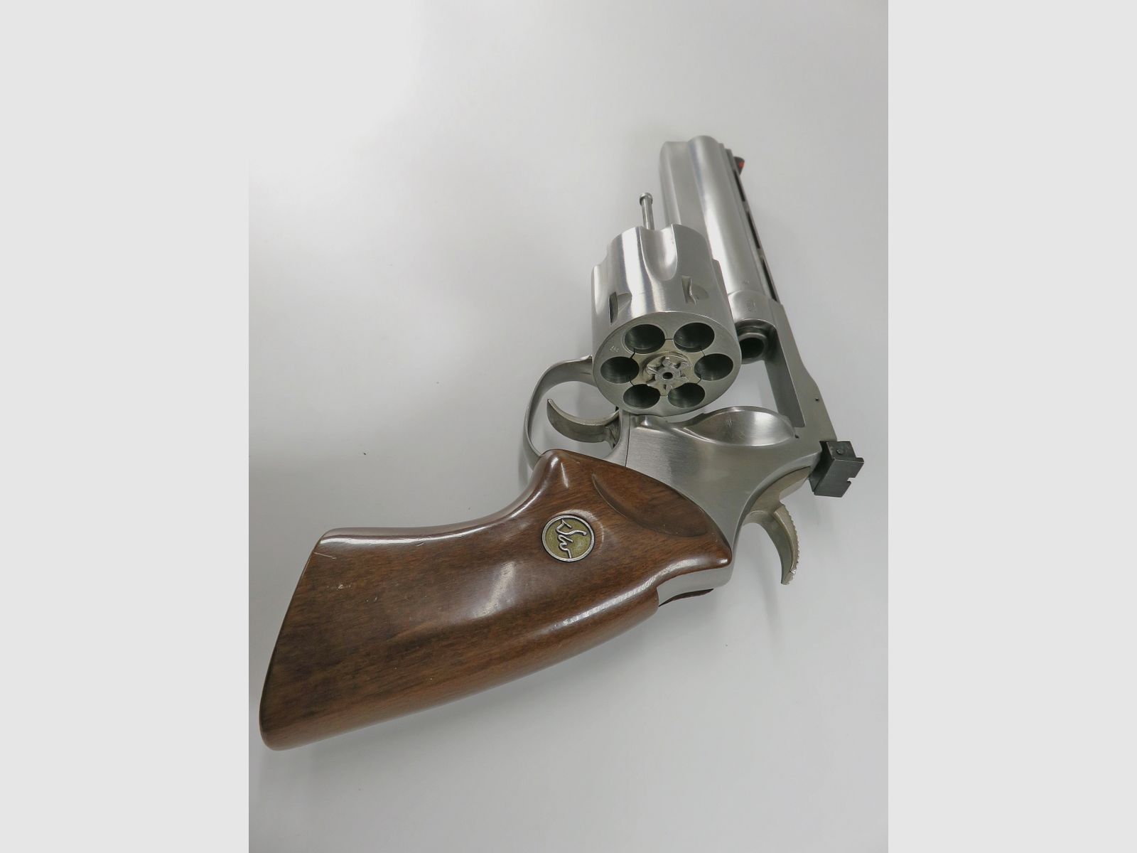 Revolver Dan Wesson Model 44, 6 Zoll UND 10 Zoll Austauschläufe, Kaliber .44 Magnum, Stainless, Target-Ausführung, Top-Zustand