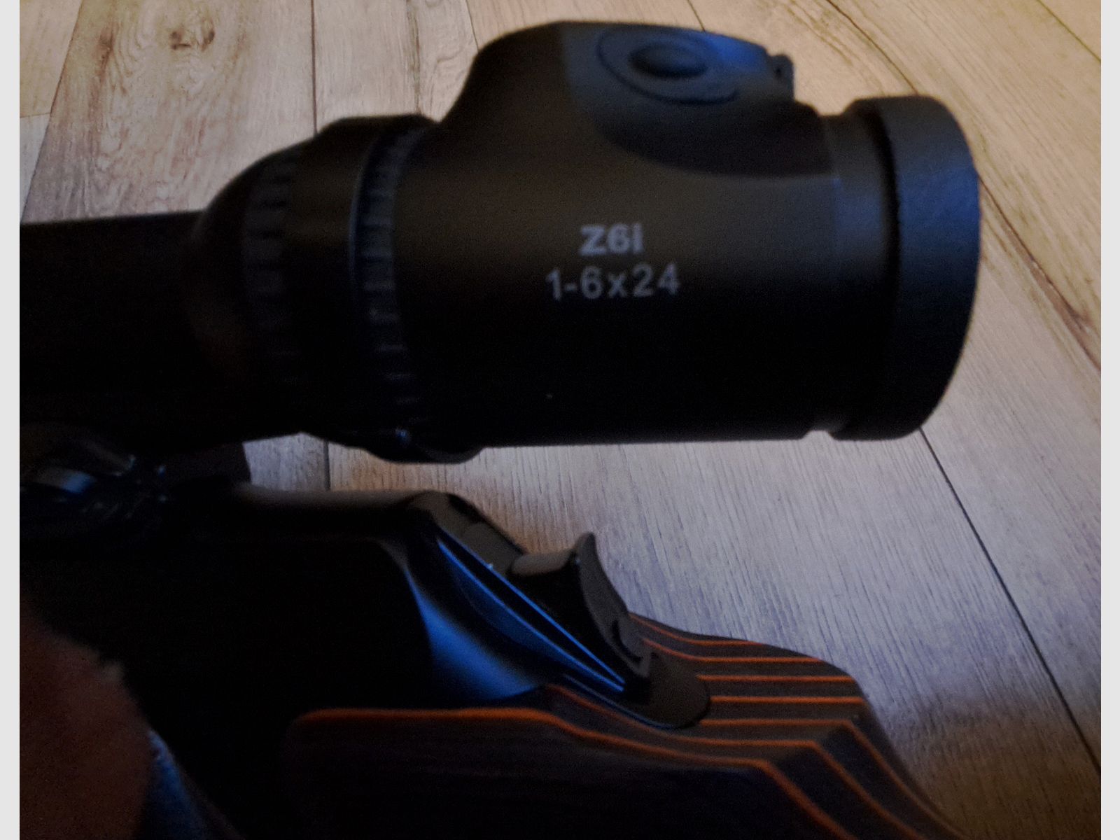 SAUER 404 im KKC Schaft schwarz/orange 9,3 x 62 Mündungsgewinde Swarovski  Z6i