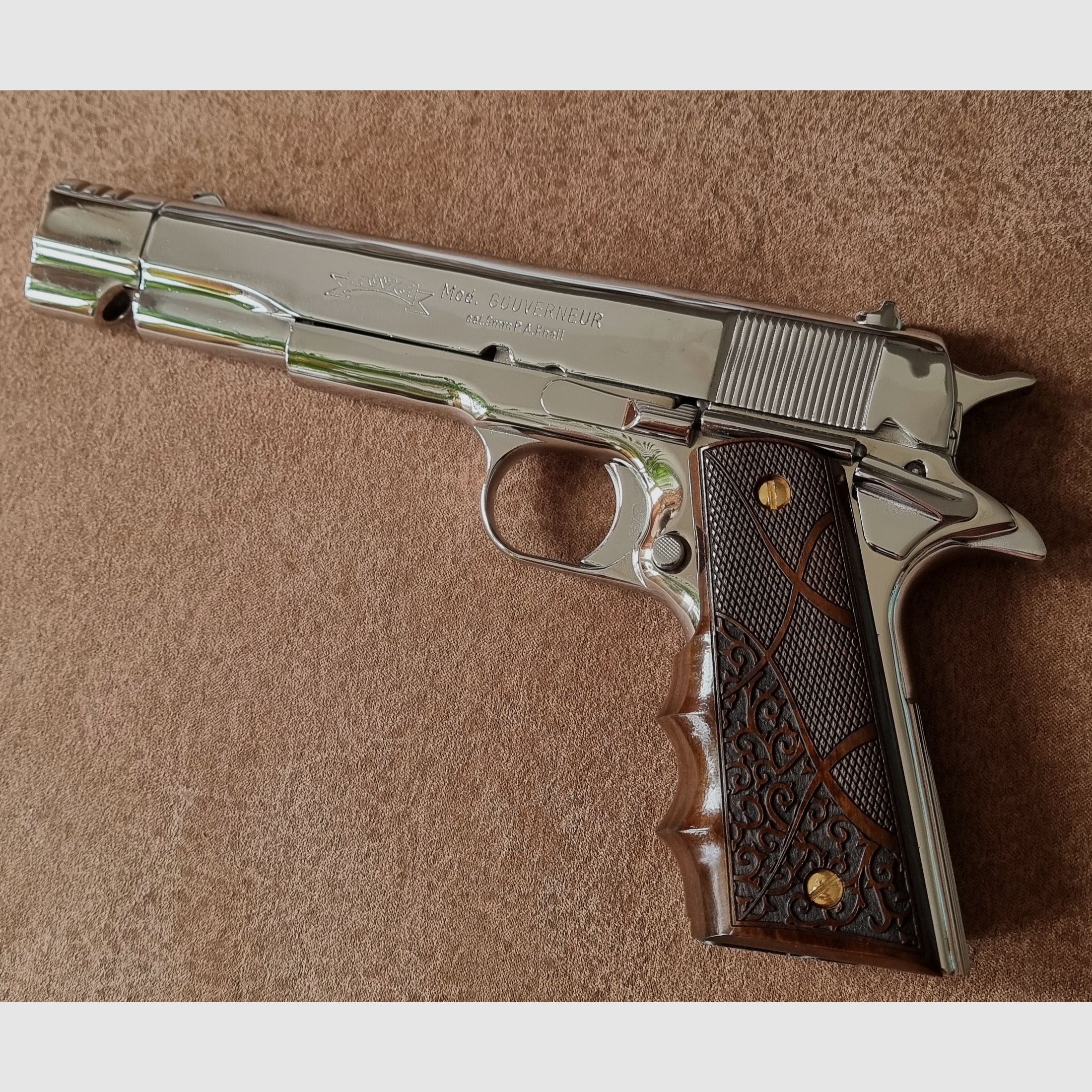 IWG Gouvernement en chrome avec holster