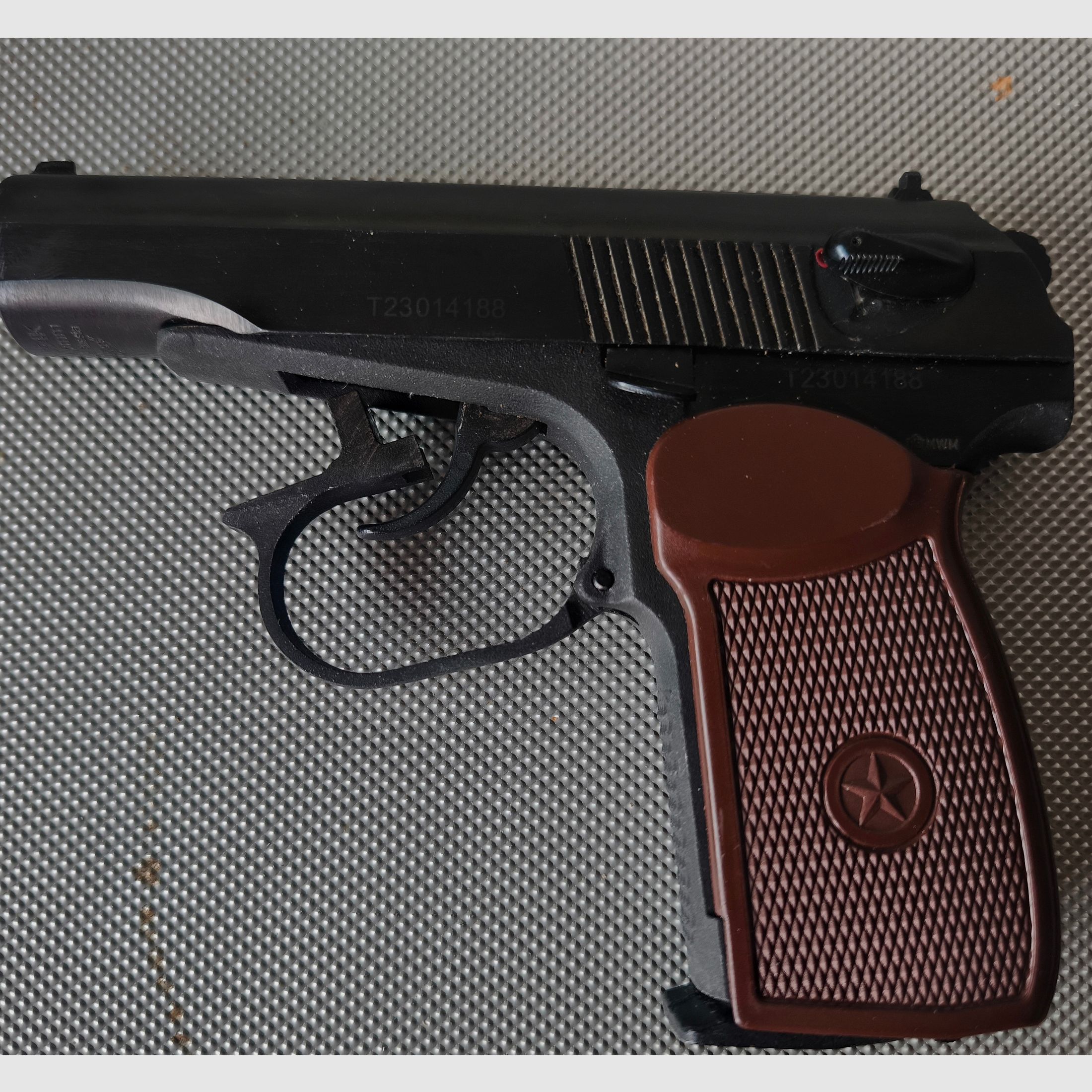 ⚠️ Attenzione Plinker & fan di Makarov / Vera rarità!! Baikal-Makarov MP-654K - Made in Russia & vera fondina in pelle MDI marrone con timbro più 1 barattolo di pallini in acciaio 4,5mm!!