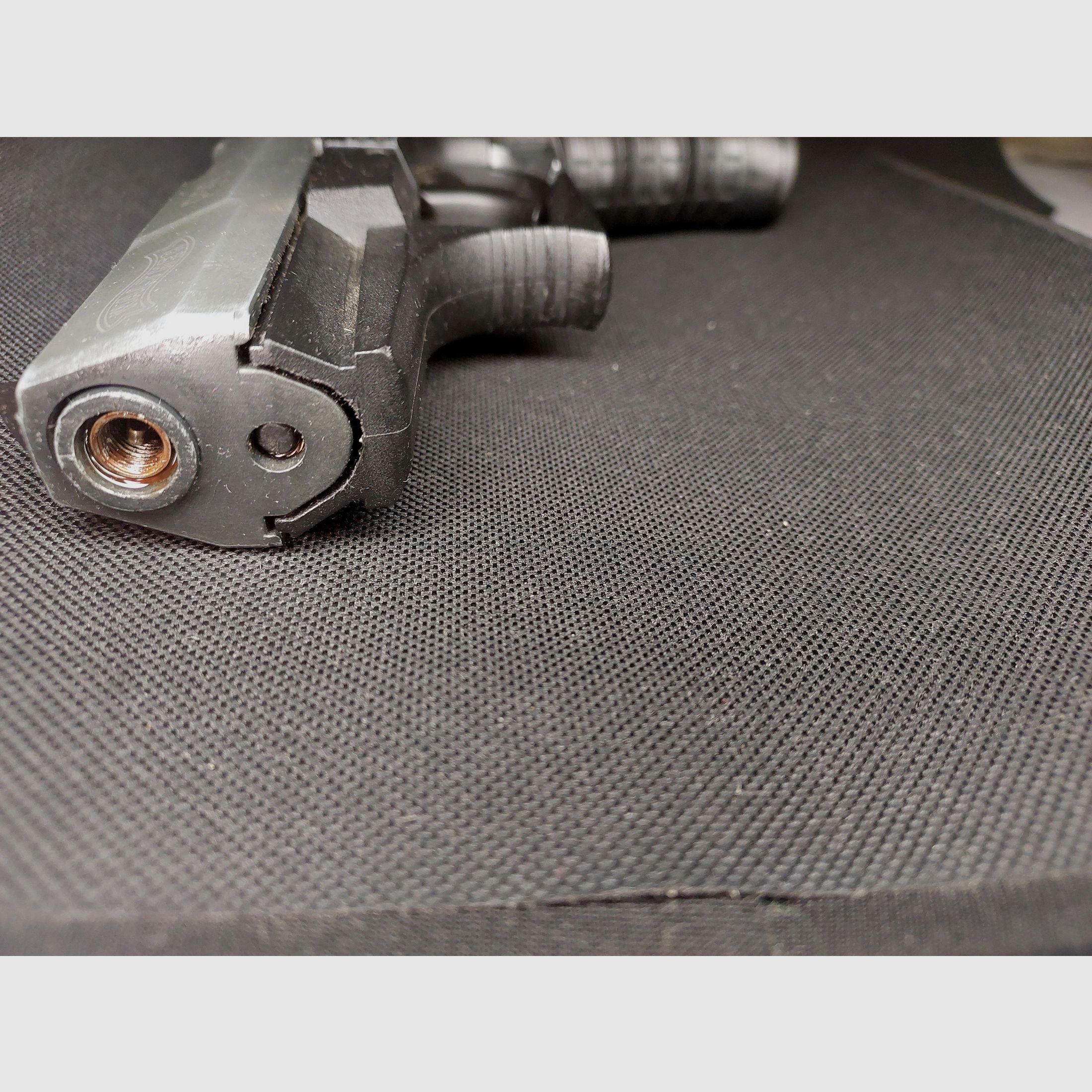 Walther P99 Schreckschuss Pistole 9mm P.A.K. (PTB 637) mit 2 Magazinen