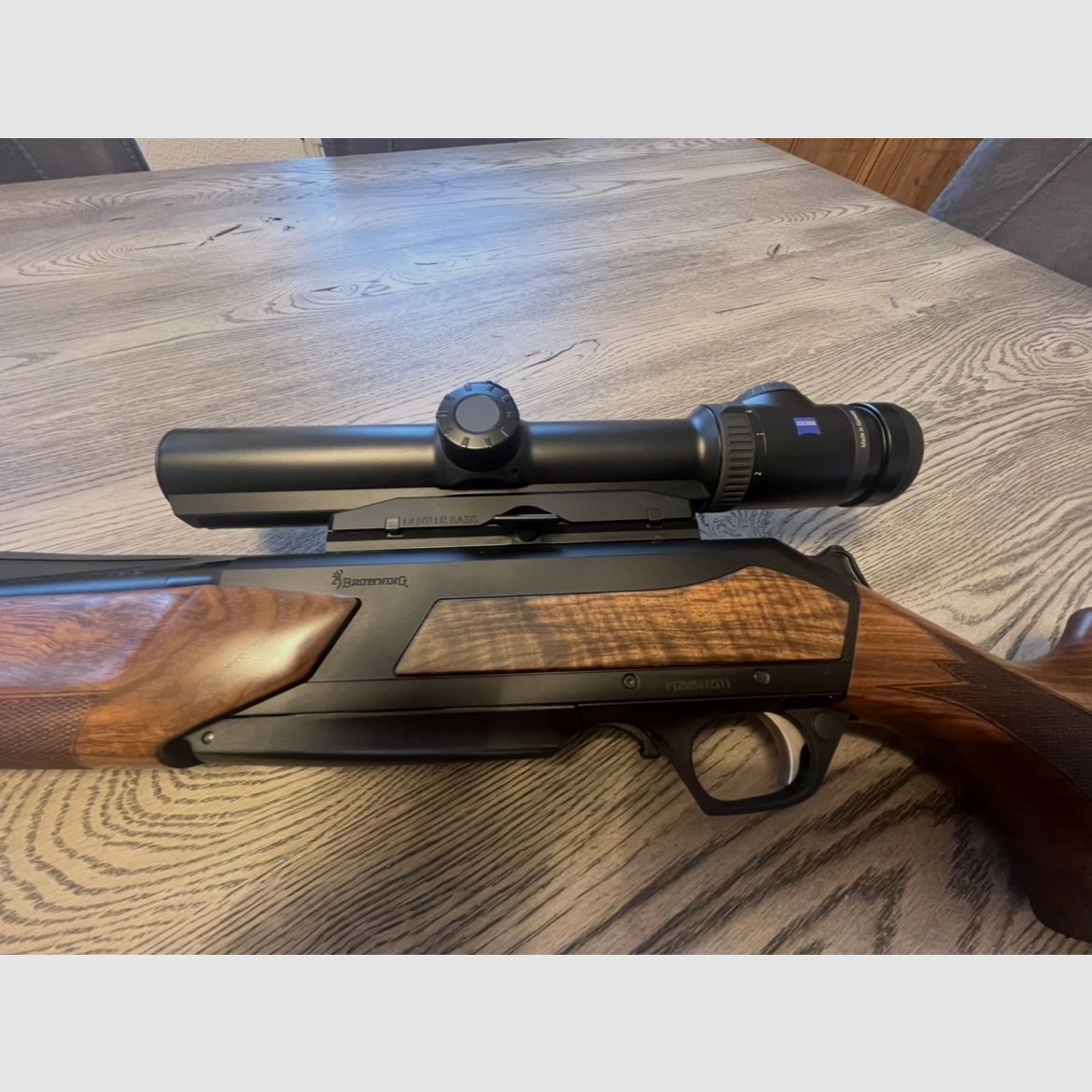 Halbautomat Browning Modell: Bar Zenith Wood HC in Kaliber .30-06 mit Zeiss Victory V8 1,1-8-30 absolut neuwertig