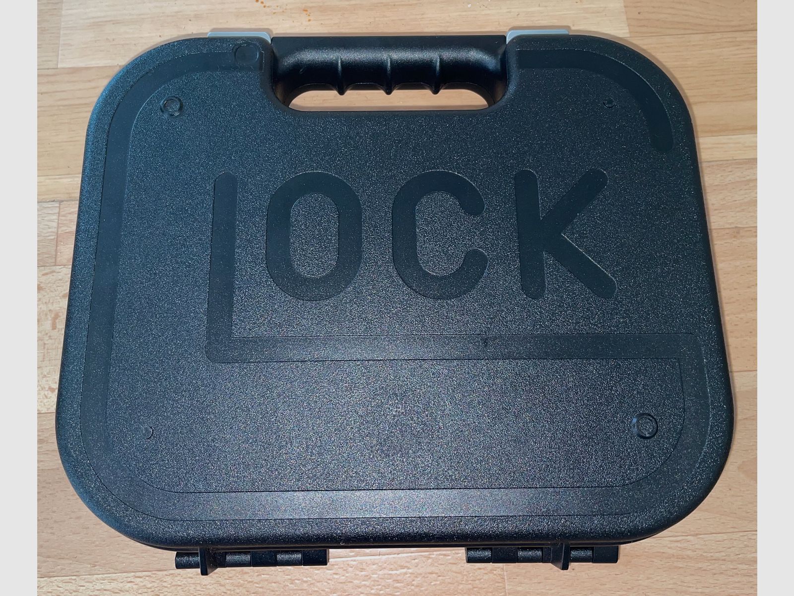 Glock 19 CO2 pistol by Umarex