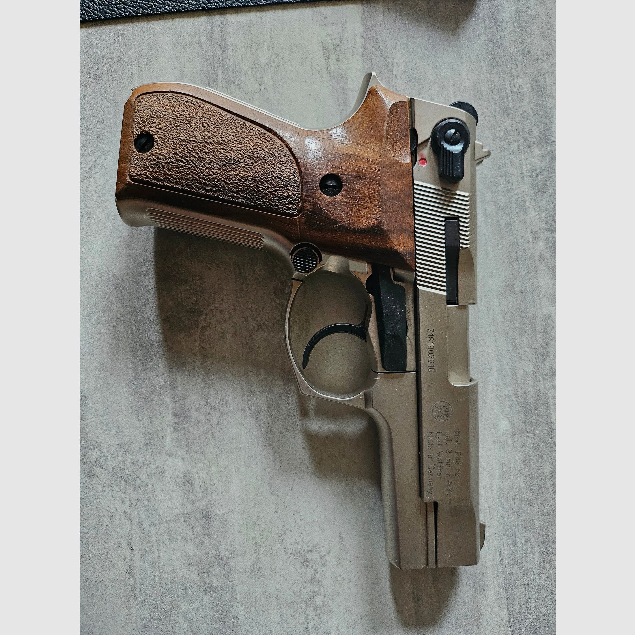 Walther p88 mit holzgriff