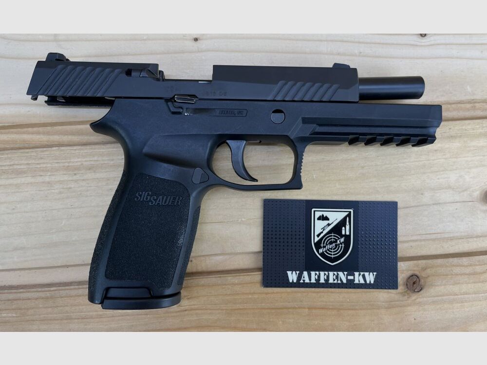 SIG Sauer P320 FullSize avec 3x chargeurs, mallette, drapeau de sécurité et 2x holsters 9mmLuger