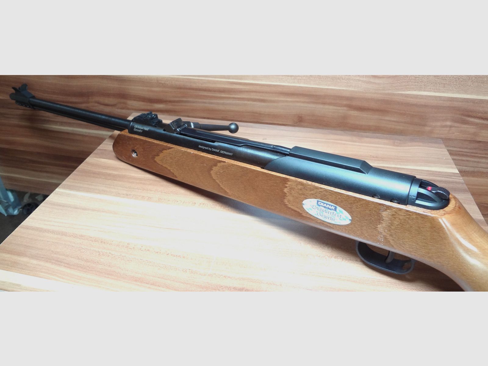 Rifle de Oktoberfest DIANA de madera 4,4 mm BB - Aire comprimido de resorte | Repetidor