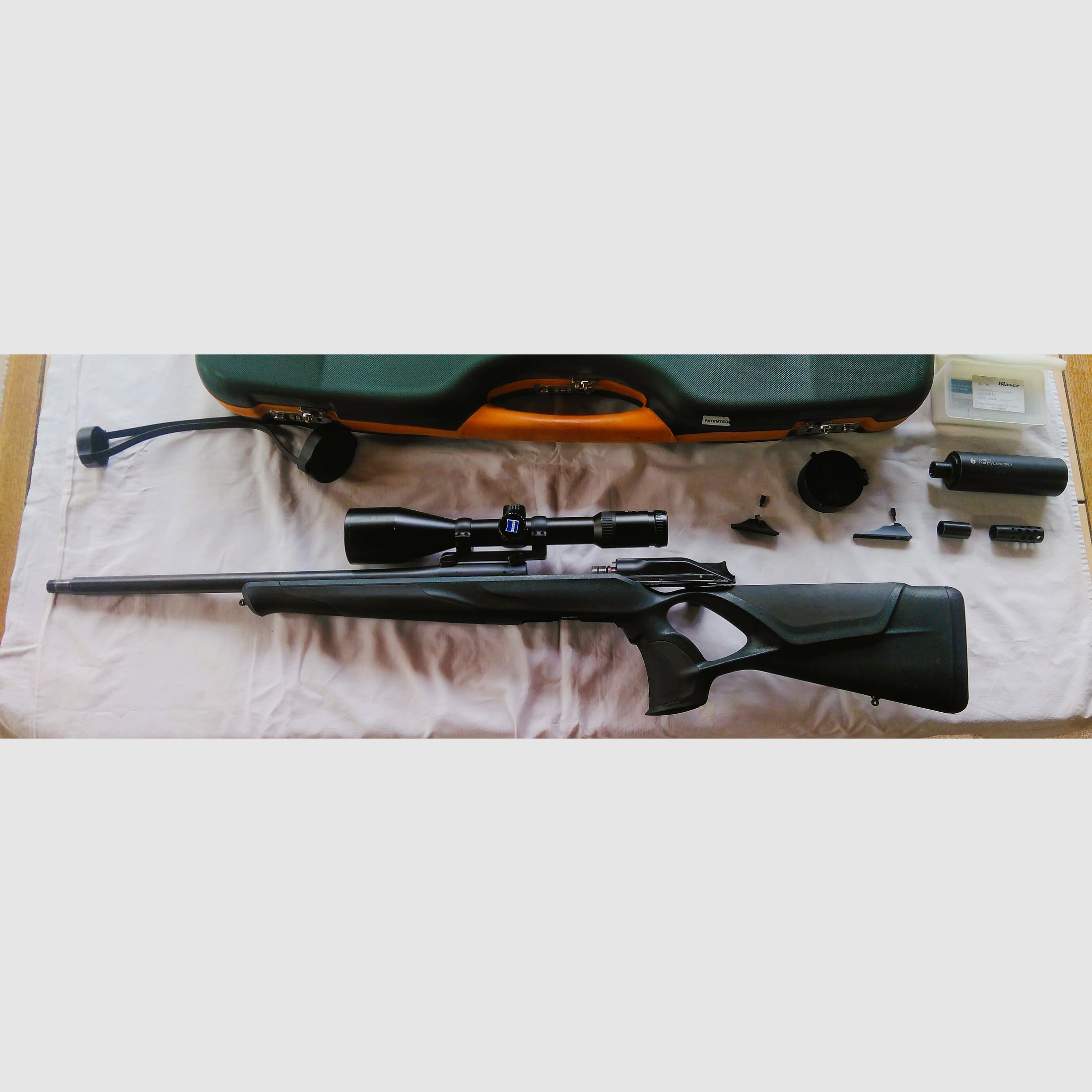 Compleet pakket: Blaser R8 Success 9,3x62 met Zeiss Diavari V 3-12x56 T LA 40, diverse accessoires!