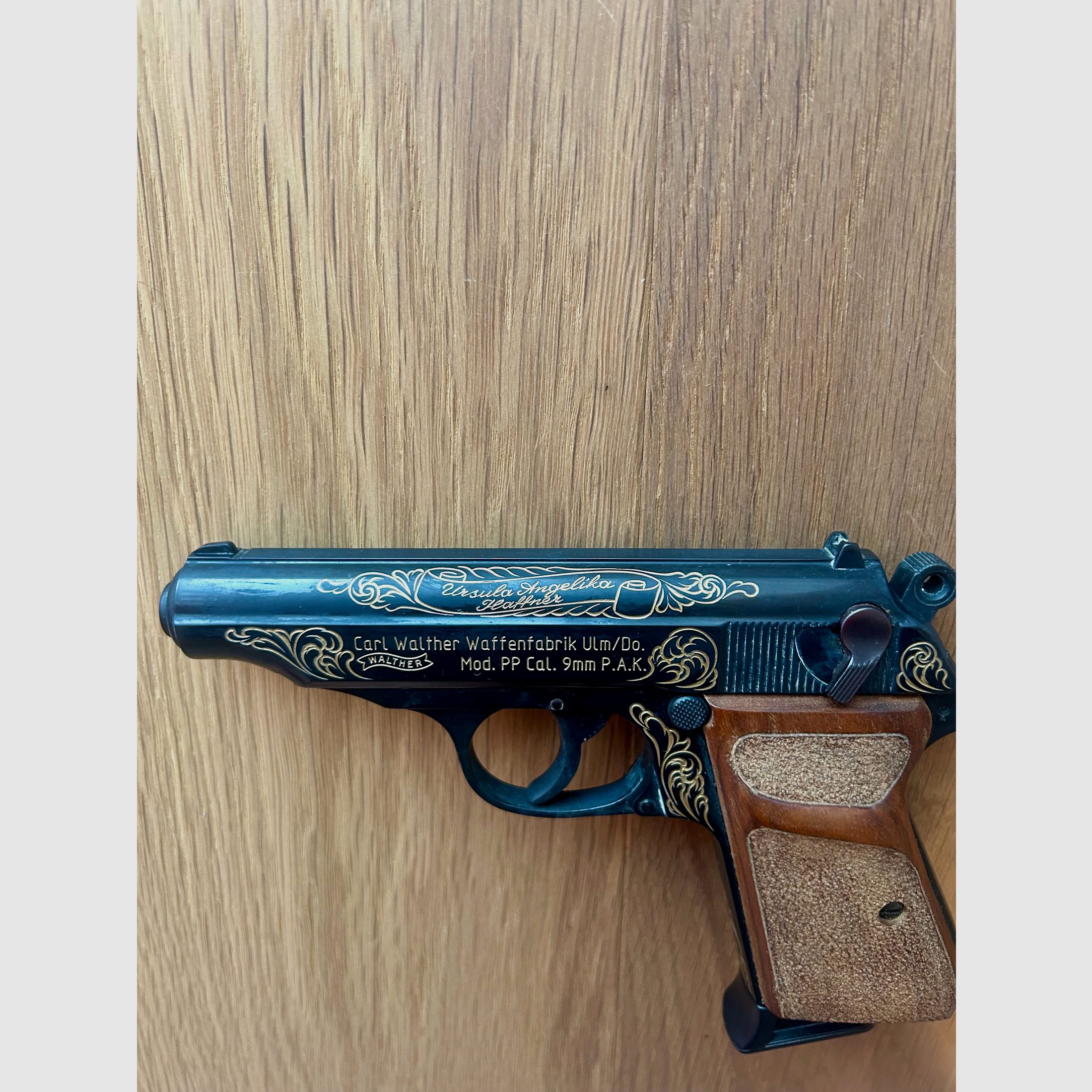 Unikat  Schreckschusspistole Walther PP cal. 9 mm P. A. K. mit Gravur