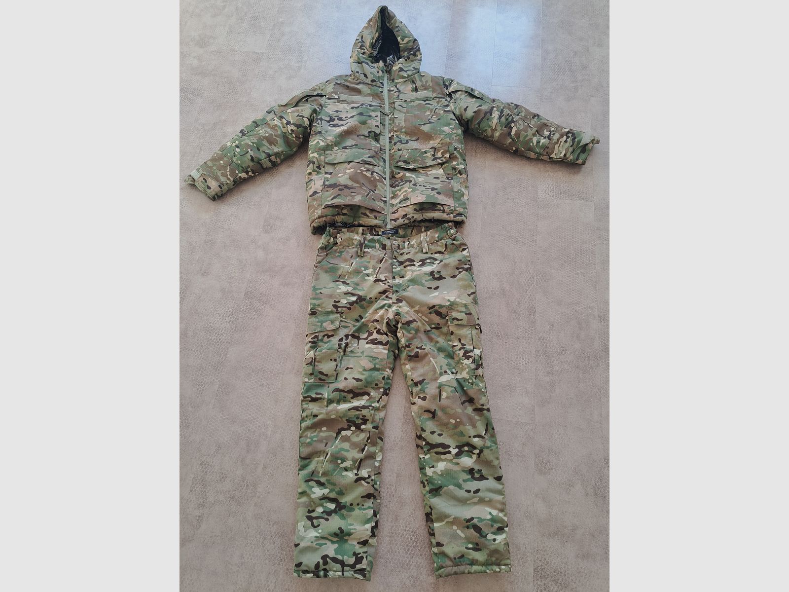 Tarnanzug Gr. M Ripstop und Thermofutter