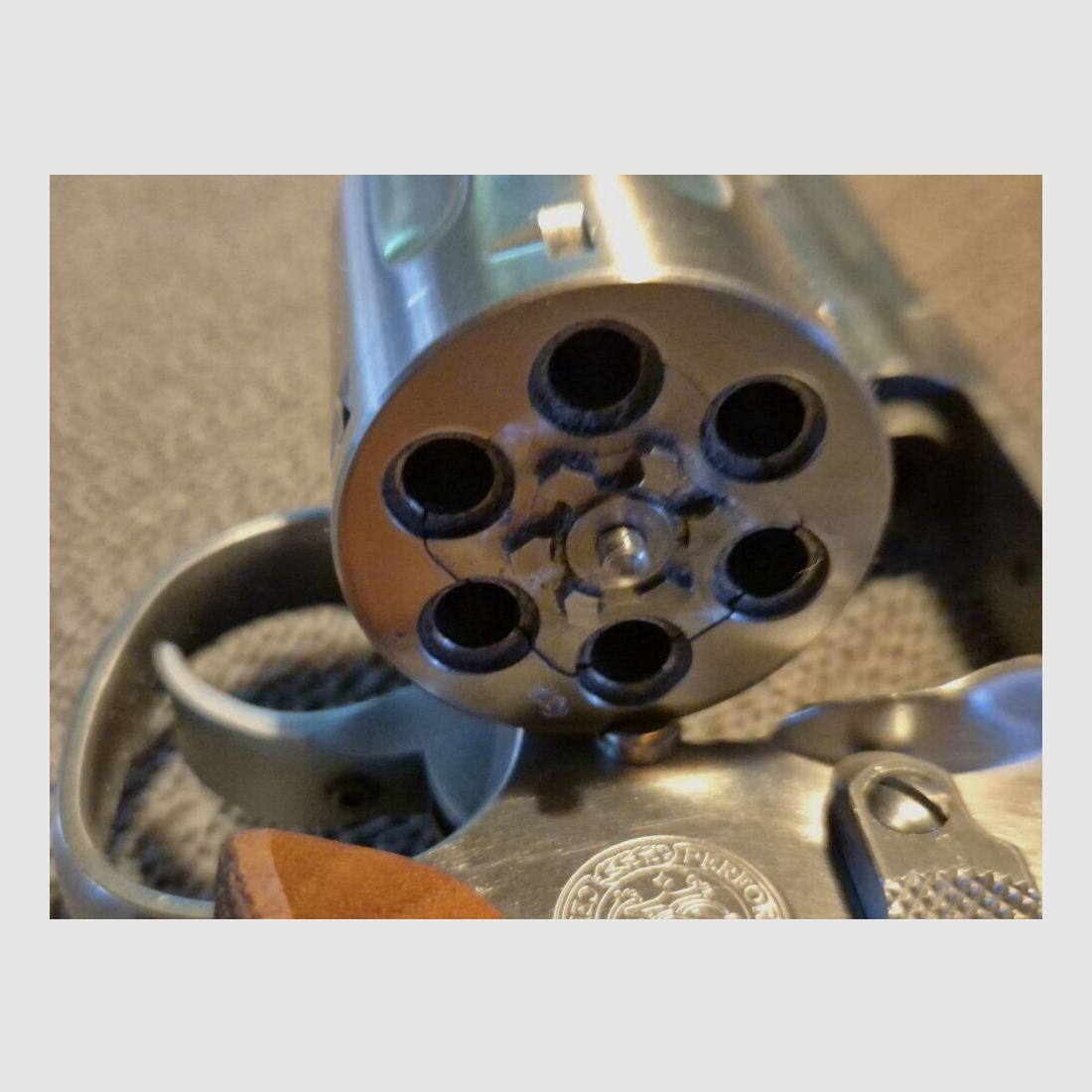 S&W 617-2