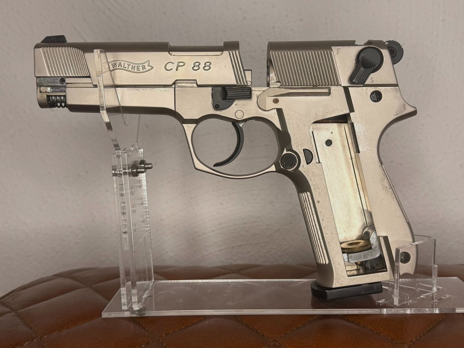 Walther CP88 4 inch 4.5 mm Diabolo Nickel (P18) Co2 pistol with wooden grip