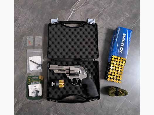 Smith and Wesson 629 4 44 Magnum inkl. accessoires