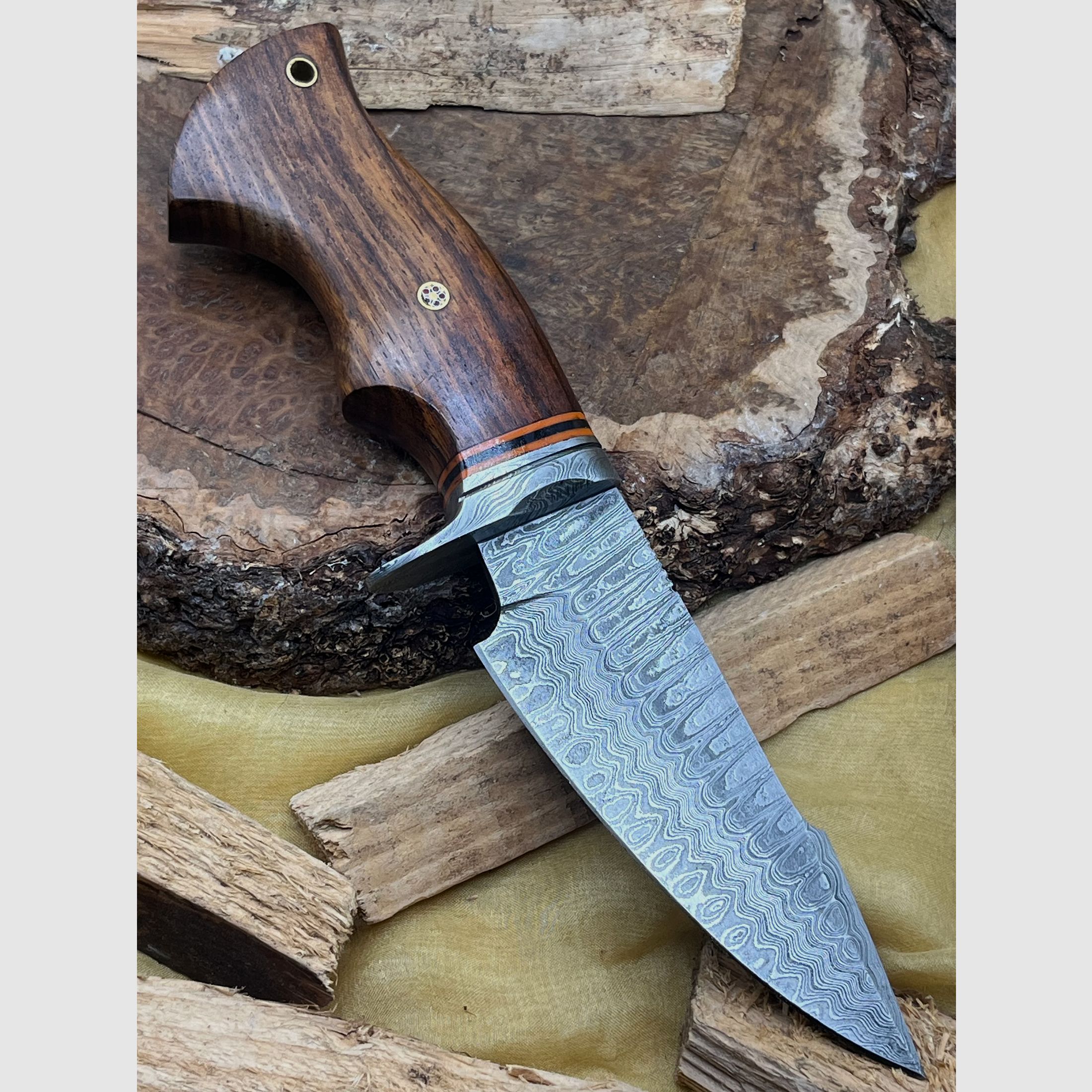 Handgefertigtes Damast-Bowiemesser. Jagdmesser. Überlebensmesser. Outdoormesser.