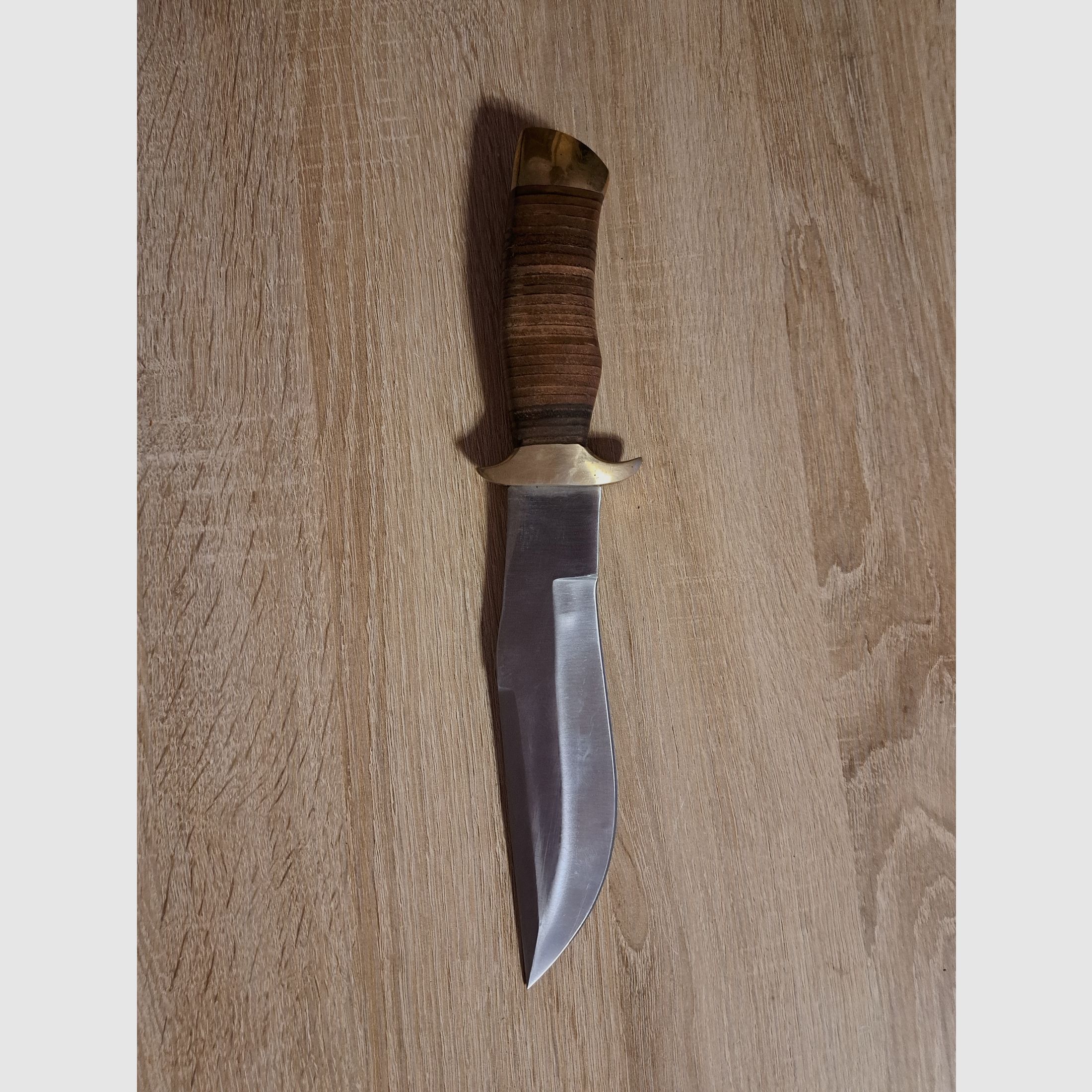 Hunting knife / outdoor knife with leather sheath – classic Bowie design