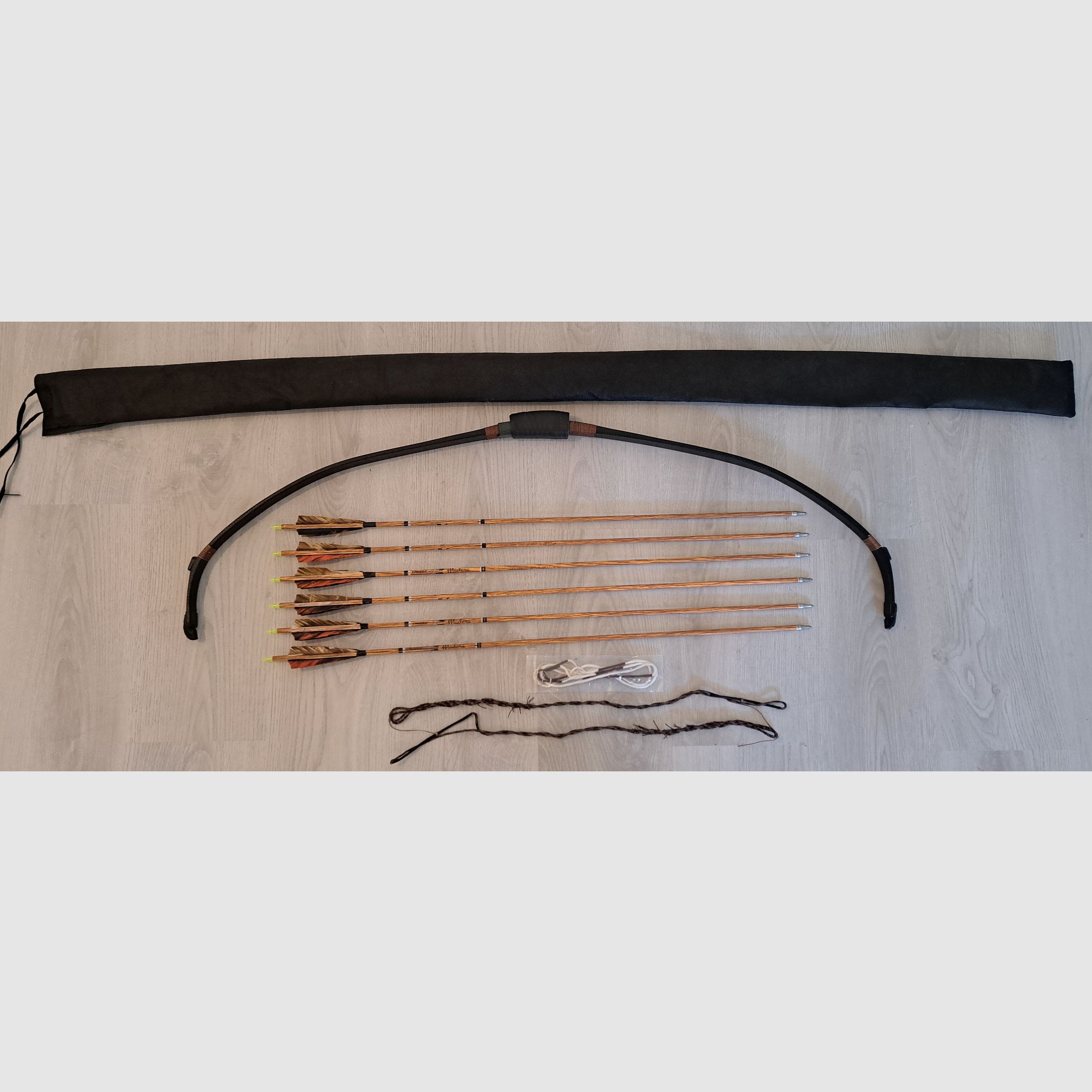 Koreanischer Bogen KAYA Black Cat 60 Lbs 52 Zoll + Pfeile + 2x Ersatzsehnen + Tasche, Bild 1 von 5