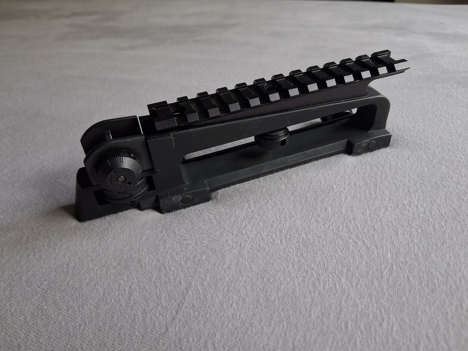 UTG AR15 Haltegriff mit Picatinny, Bild 2 von 6