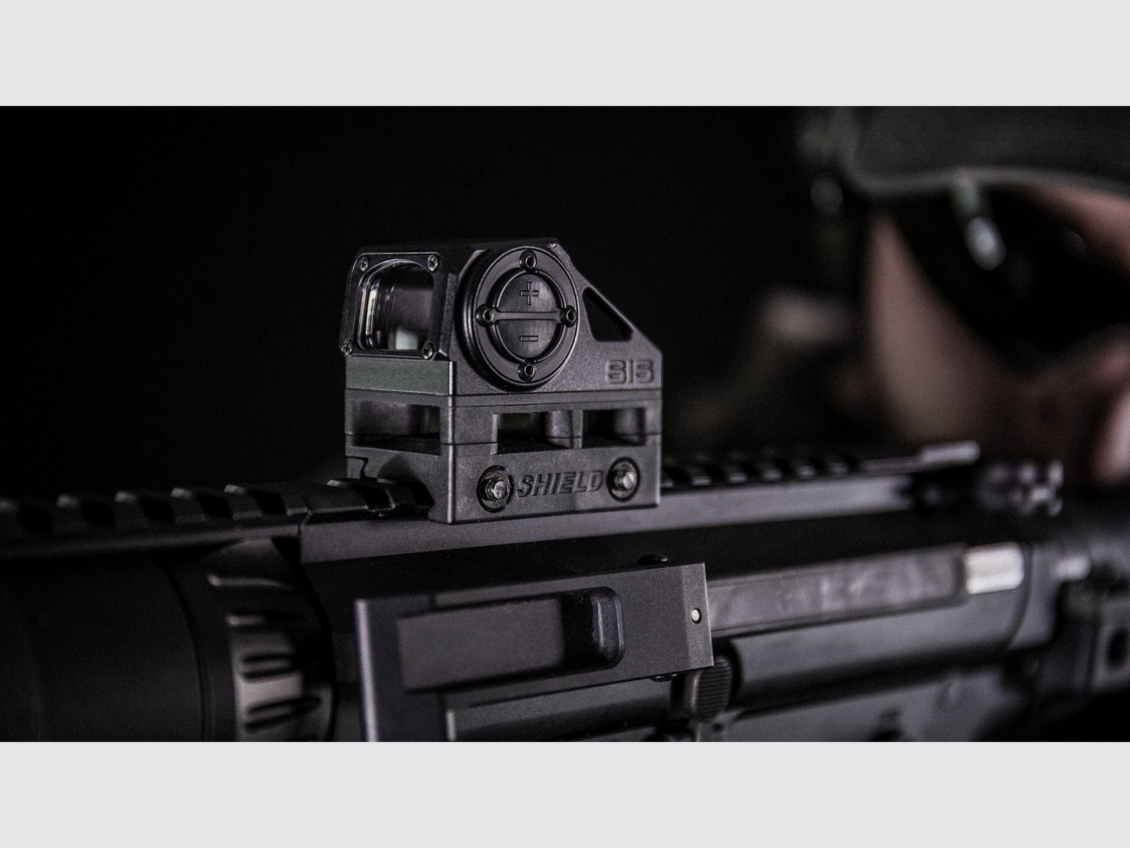 SHIELD Switchable Interface Sight 2 Center Dot (SIS2-CD) Rotpunktvisier – umschaltbares Center-Dot-Absehen – Mattschwarz