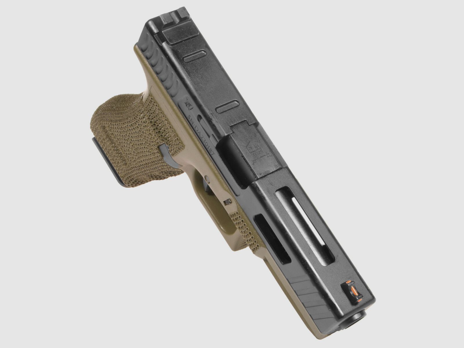 P01 GBB Airsoft Pistool met Grip Stippling in Olijf | Delta Armory