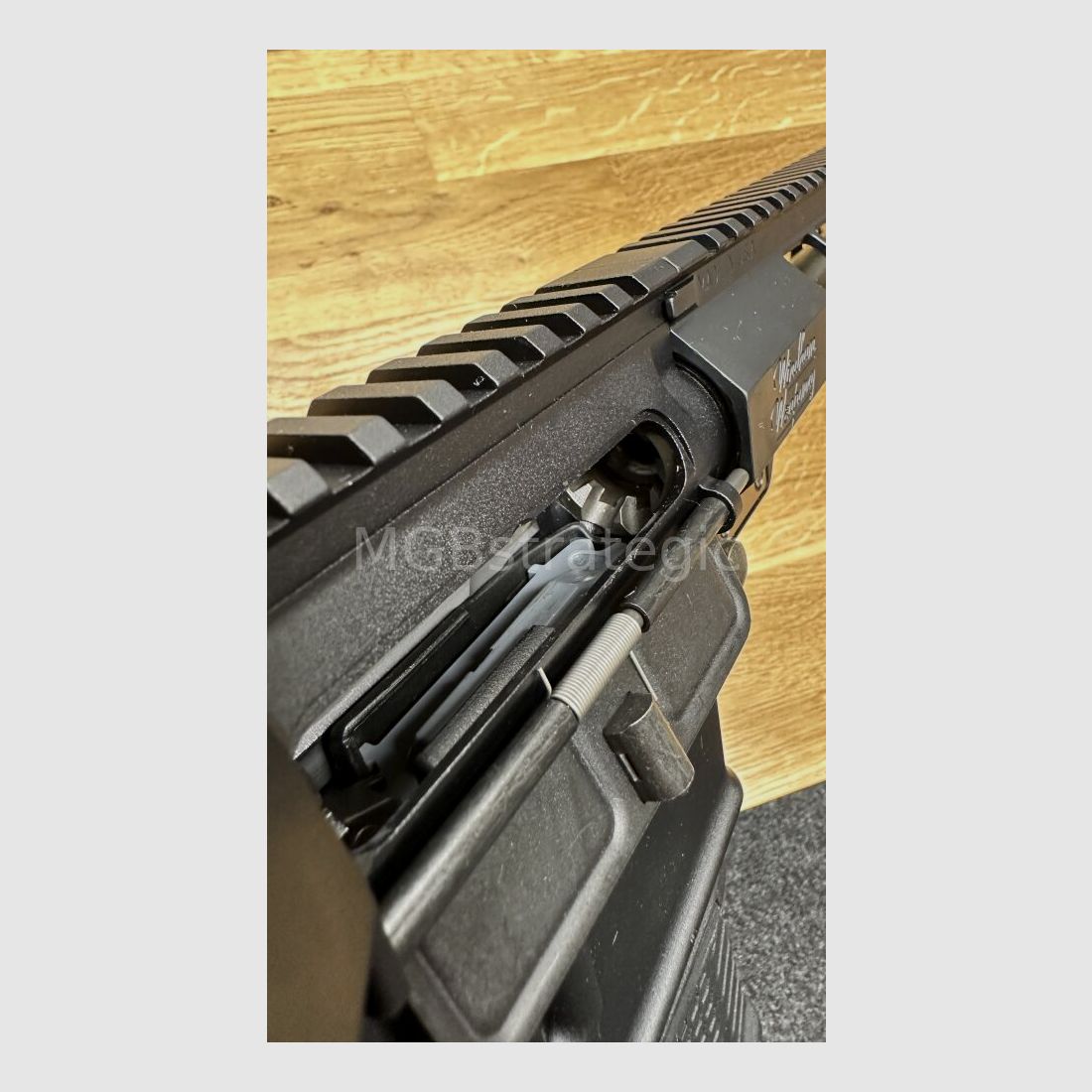 Windham Weaponry - halbautom. Büchse .223Rem RIFLE 16M4 SHAVED FRONT SIGHT - R16M4SFSMIT-16 - 15″ Windham Weaponry Aluminum M-LOK Free Float Handguard - 16" Lauf - Gewicht 2,88 kg ungeladen - System AR15 AR-15