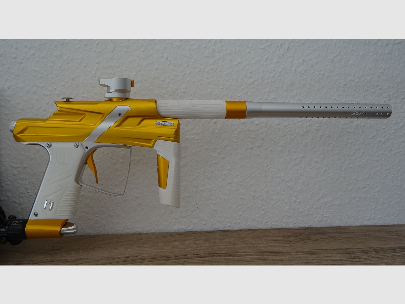 MacDev Cyborg 6 Gold – Silver – White (collector's item)