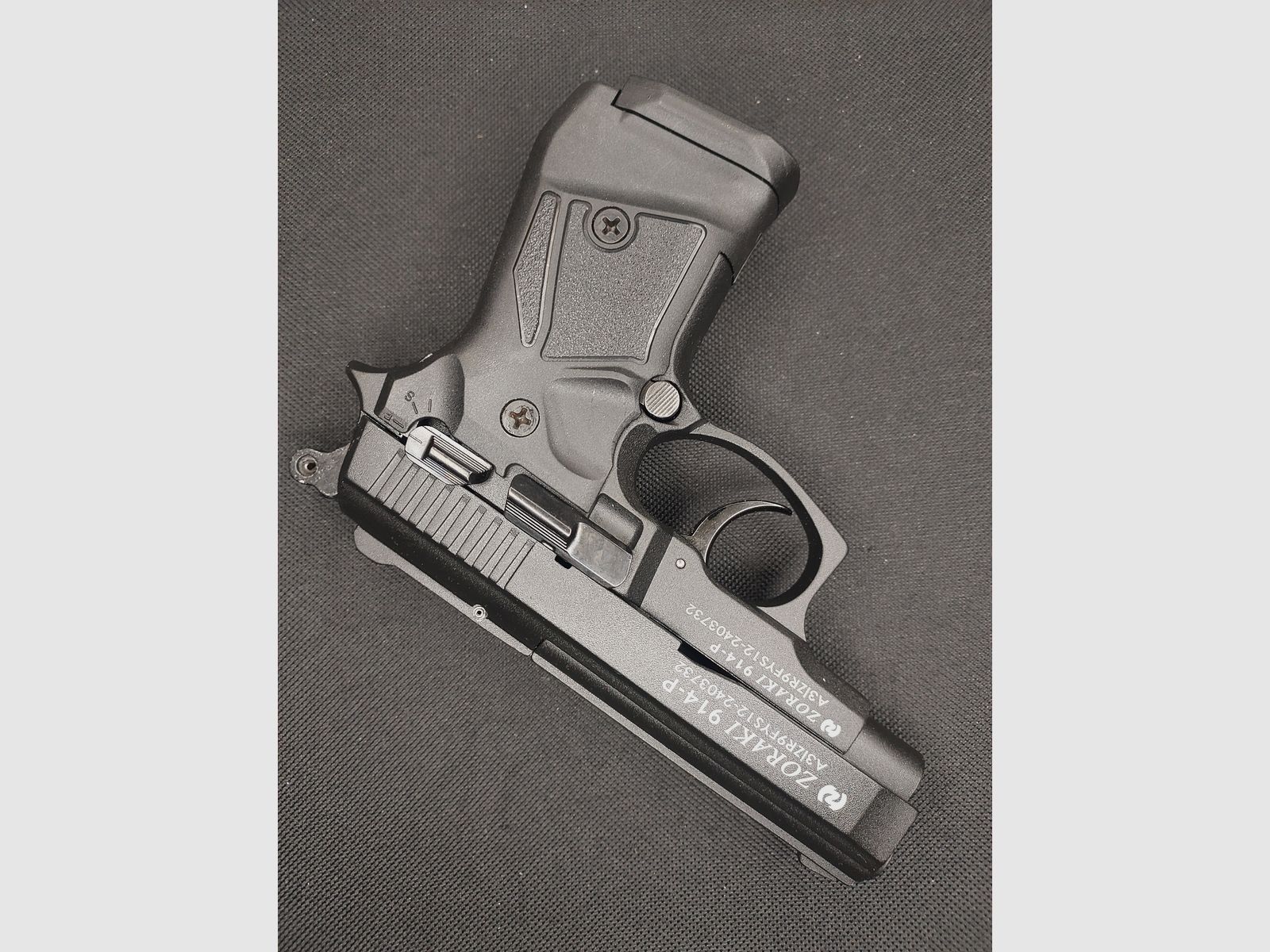 Zoraki 914 brunito pistola a salve 9mm P.A.K. PTB (1070) 2 caricatori (1 x 25 colpi) - come nuova.