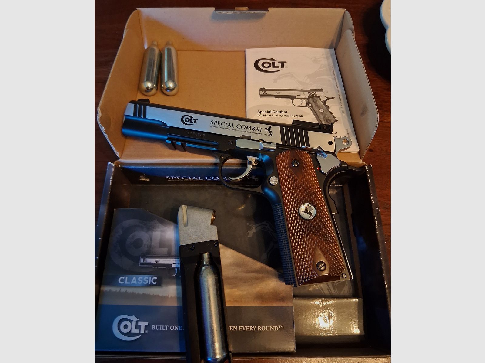 Colt 1911 A1 CO² calibre .177 /4,5mm BB avec marquage F, libre à partir de 18 ans